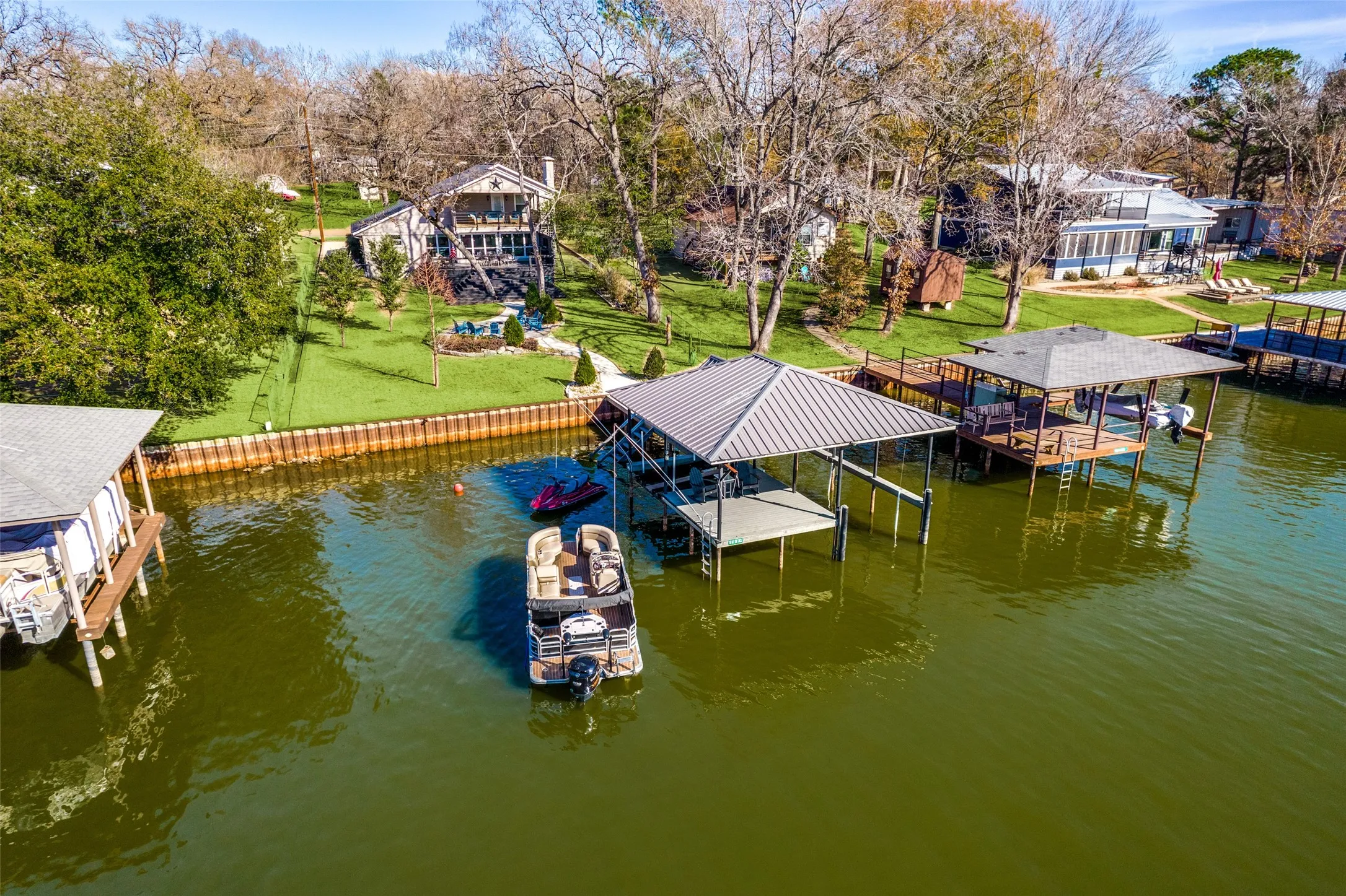 Single Family Residence For Sale in Henderson County , 150 Bayside Circle, Malakoff, Texas 75148, 4 Bedrooms, 3 Bathrooms, 2 Garage spaces, 1,920 Sqft, built in 1977, Price $895,000, mls#21342854, Real Estate Agent in Malakoff, Homes For Sale in Henderson county, Homes For Sale in Malakoff, Realtor in Malakoff Texas, Real Estate Brokerage Independent Realty Texas, Luminita Cordes Realtor