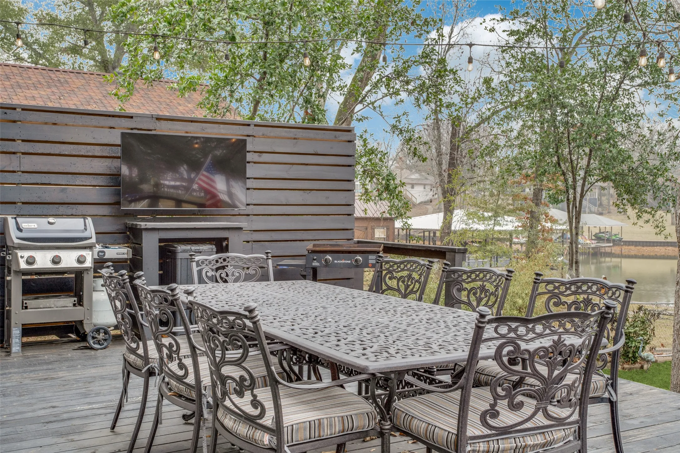 Single Family Residence For Sale in Henderson County , 150 Bayside Circle, Malakoff, Texas 75148, 4 Bedrooms, 3 Bathrooms, 2 Garage spaces, 1,920 Sqft, built in 1977, Price $895,000, mls#21342854, Real Estate Agent in Malakoff, Homes For Sale in Henderson county, Homes For Sale in Malakoff, Realtor in Malakoff Texas, Real Estate Brokerage Independent Realty Texas, Luminita Cordes Realtor
