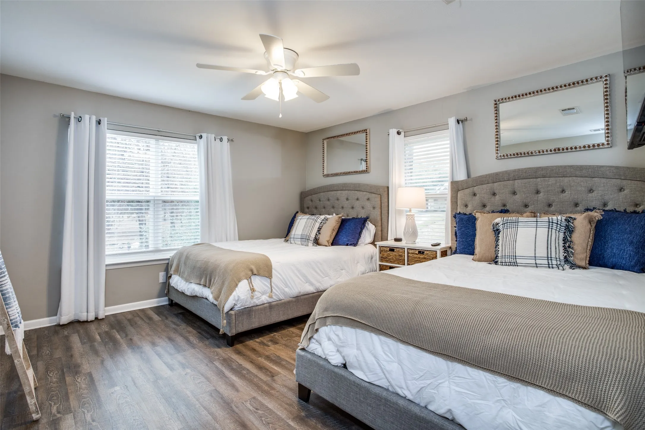Single Family Residence For Sale in Henderson County , 150 Bayside Circle, Malakoff, Texas 75148, 4 Bedrooms, 3 Bathrooms, 2 Garage spaces, 1,920 Sqft, built in 1977, Price $895,000, mls#21342854, Real Estate Agent in Malakoff, Homes For Sale in Henderson county, Homes For Sale in Malakoff, Realtor in Malakoff Texas, Real Estate Brokerage Independent Realty Texas, Luminita Cordes Realtor