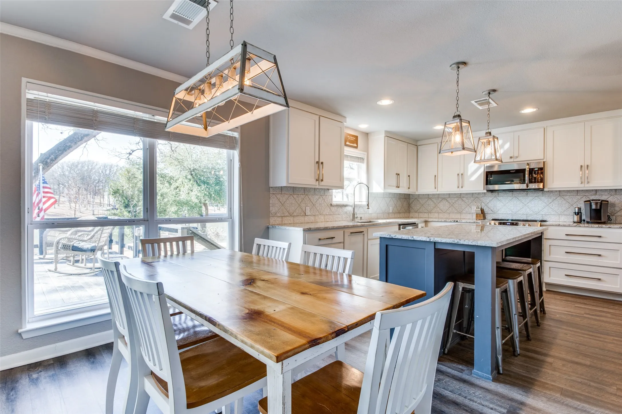 Single Family Residence For Sale in Henderson County , 150 Bayside Circle, Malakoff, Texas 75148, 4 Bedrooms, 3 Bathrooms, 2 Garage spaces, 1,920 Sqft, built in 1977, Price $895,000, mls#21342854, Real Estate Agent in Malakoff, Homes For Sale in Henderson county, Homes For Sale in Malakoff, Realtor in Malakoff Texas, Real Estate Brokerage Independent Realty Texas, Luminita Cordes Realtor