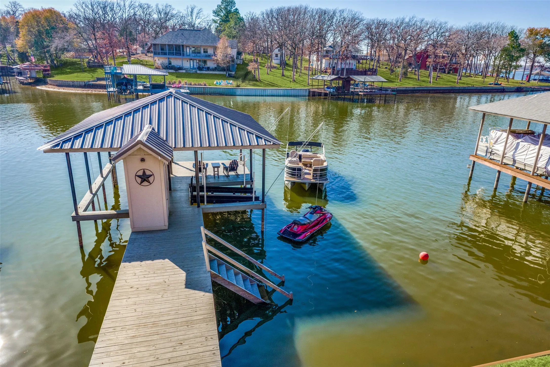 Single Family Residence For Sale in Henderson County , 150 Bayside Circle, Malakoff, Texas 75148, 4 Bedrooms, 3 Bathrooms, 2 Garage spaces, 1,920 Sqft, built in 1977, Price $895,000, mls#21342854, Real Estate Agent in Malakoff, Homes For Sale in Henderson county, Homes For Sale in Malakoff, Realtor in Malakoff Texas, Real Estate Brokerage Independent Realty Texas, Luminita Cordes Realtor