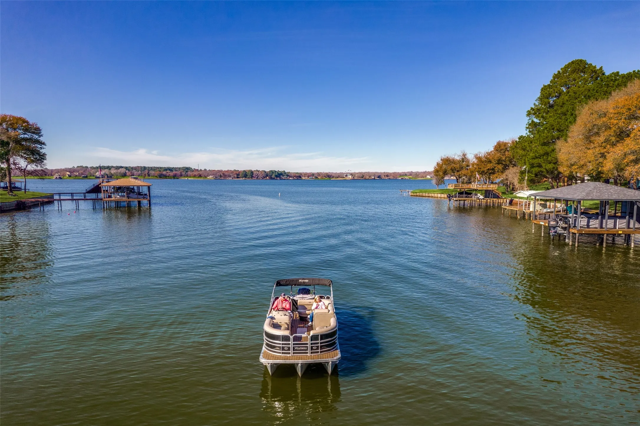 Single Family Residence For Sale in Henderson County , 150 Bayside Circle, Malakoff, Texas 75148, 4 Bedrooms, 3 Bathrooms, 2 Garage spaces, 1,920 Sqft, built in 1977, Price $895,000, mls#21342854, Real Estate Agent in Malakoff, Homes For Sale in Henderson county, Homes For Sale in Malakoff, Realtor in Malakoff Texas, Real Estate Brokerage Independent Realty Texas, Luminita Cordes Realtor