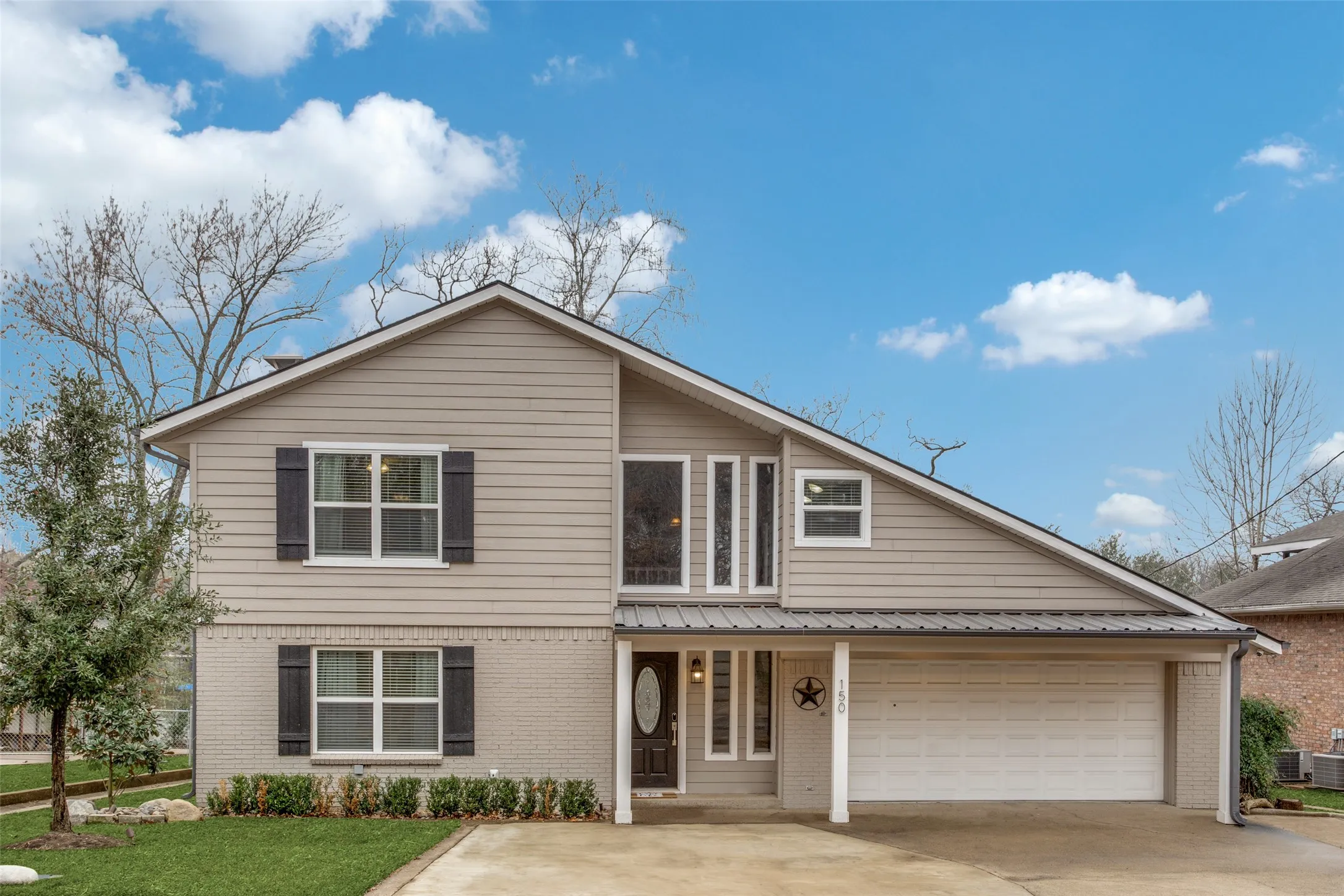Single Family Residence For Sale in Henderson County , 150 Bayside Circle, Malakoff, Texas 75148, 4 Bedrooms, 3 Bathrooms, 2 Garage spaces, 1,920 Sqft, built in 1977, Price $895,000, mls#21342854, Real Estate Agent in Malakoff, Homes For Sale in Henderson county, Homes For Sale in Malakoff, Realtor in Malakoff Texas, Real Estate Brokerage Independent Realty Texas, Luminita Cordes Realtor