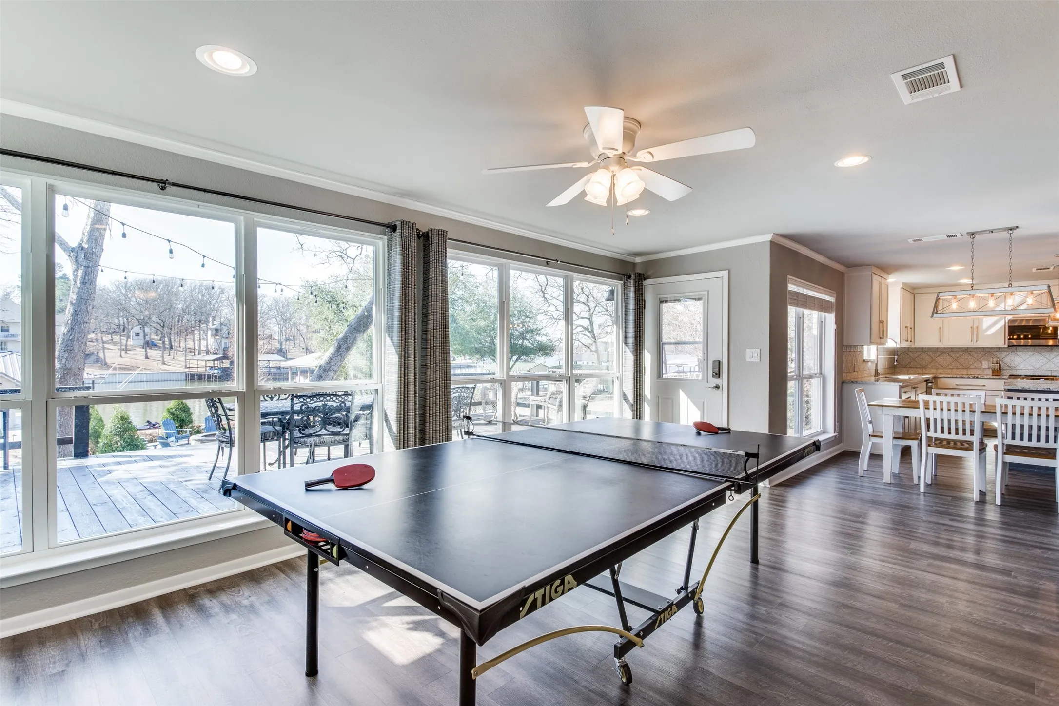 Single Family Residence For Sale in Henderson County , 150 Bayside Circle, Malakoff, Texas 75148, 4 Bedrooms, 3 Bathrooms, 2 Garage spaces, 1,920 Sqft, built in 1977, Price $895,000, mls#21342854, Real Estate Agent in Malakoff, Homes For Sale in Henderson county, Homes For Sale in Malakoff, Realtor in Malakoff Texas, Real Estate Brokerage Independent Realty Texas, Luminita Cordes Realtor