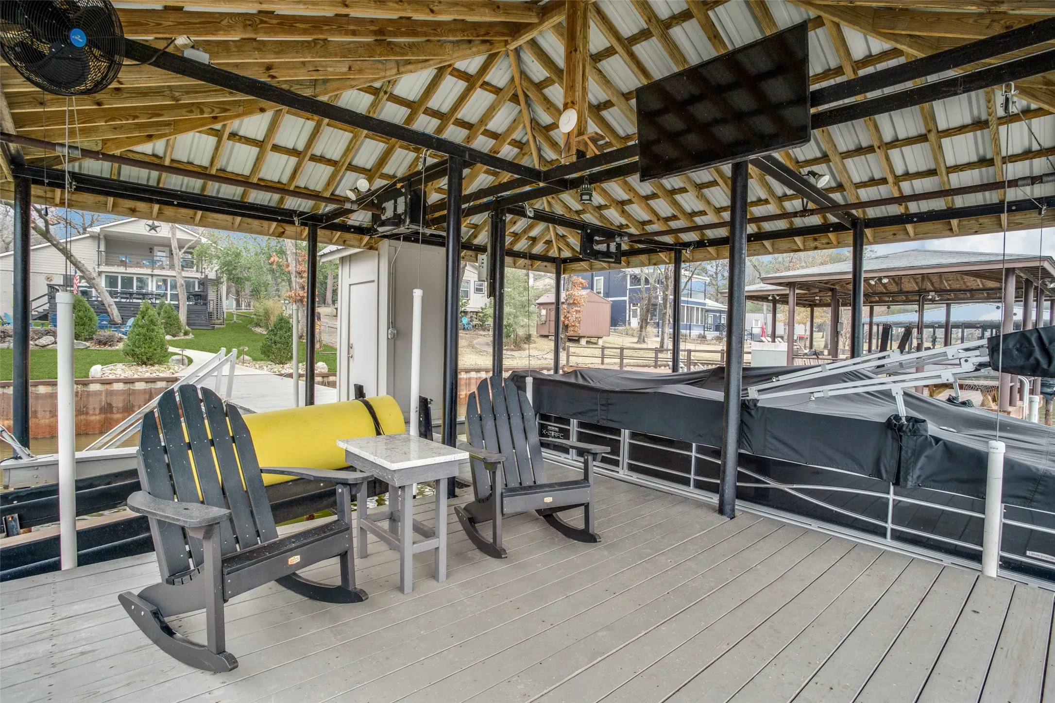 Single Family Residence For Sale in Henderson County , 150 Bayside Circle, Malakoff, Texas 75148, 4 Bedrooms, 3 Bathrooms, 2 Garage spaces, 1,920 Sqft, built in 1977, Price $895,000, mls#21342854, Real Estate Agent in Malakoff, Homes For Sale in Henderson county, Homes For Sale in Malakoff, Realtor in Malakoff Texas, Real Estate Brokerage Independent Realty Texas, Luminita Cordes Realtor