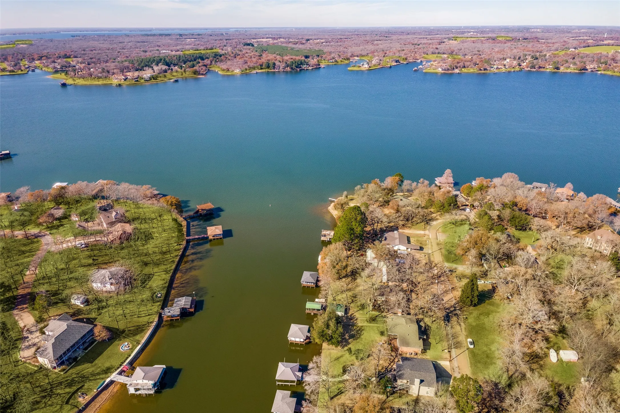 Single Family Residence For Sale in Henderson County , 150 Bayside Circle, Malakoff, Texas 75148, 4 Bedrooms, 3 Bathrooms, 2 Garage spaces, 1,920 Sqft, built in 1977, Price $895,000, mls#21342854, Real Estate Agent in Malakoff, Homes For Sale in Henderson county, Homes For Sale in Malakoff, Realtor in Malakoff Texas, Real Estate Brokerage Independent Realty Texas, Luminita Cordes Realtor