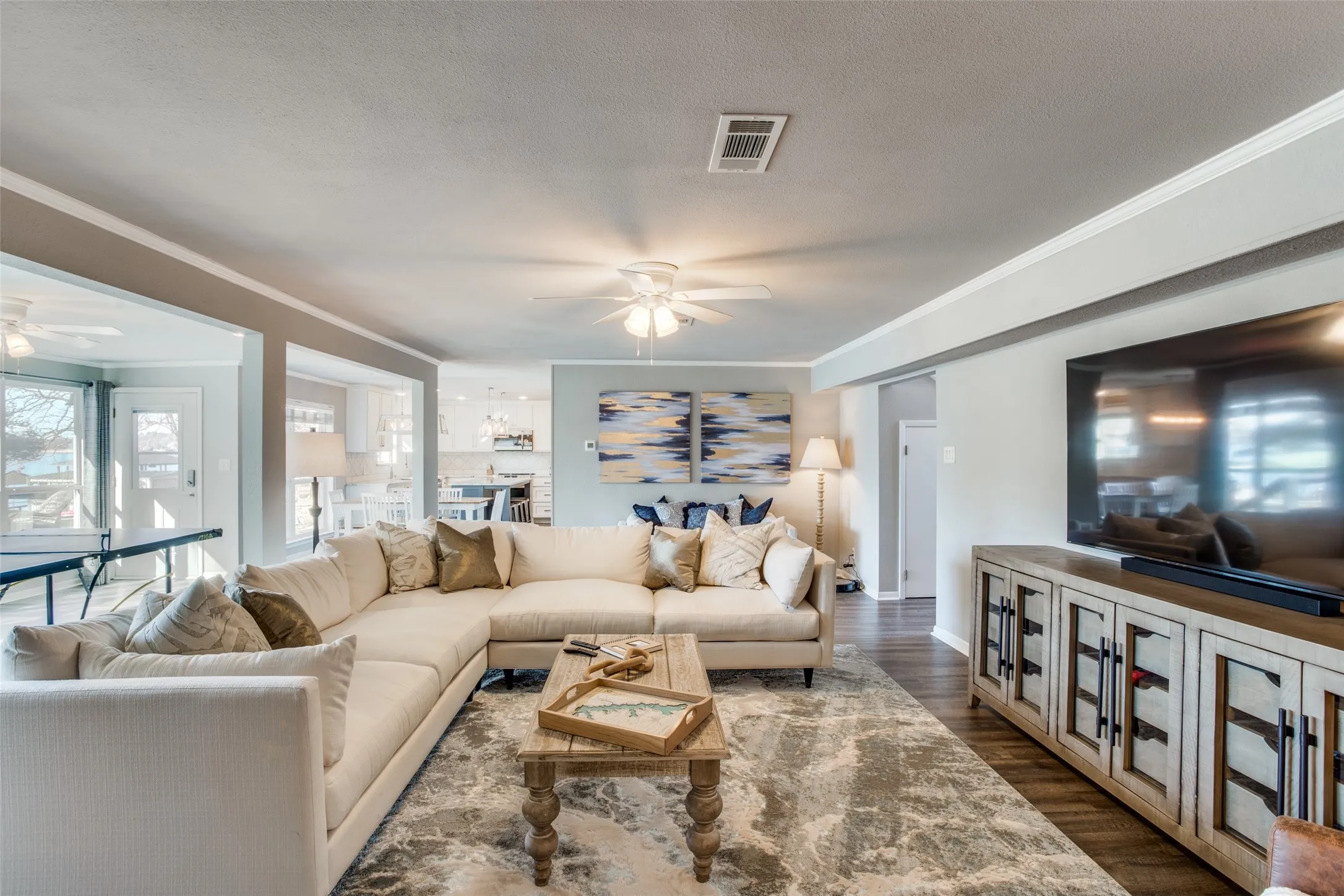 Single Family Residence For Sale in Henderson County , 150 Bayside Circle, Malakoff, Texas 75148, 4 Bedrooms, 3 Bathrooms, 2 Garage spaces, 1,920 Sqft, built in 1977, Price $895,000, mls#21342854, Real Estate Agent in Malakoff, Homes For Sale in Henderson county, Homes For Sale in Malakoff, Realtor in Malakoff Texas, Real Estate Brokerage Independent Realty Texas, Luminita Cordes Realtor