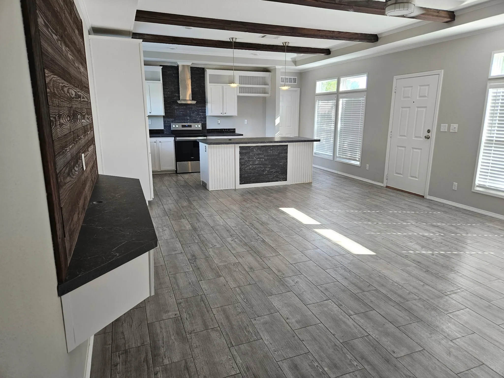 Manufactured Home For Sale in Parker County , 4903 Chisholm Trail, Weatherford, Texas 76087, 2 Bedroom, 2 Bathroom, Garage spaces, 1,330 Sqft, built in 2022, mls#21343001, Real Estate Agent in Weatherford, Homes For Sale in Parker county, Homes For Sale in Weatherford, Realtor in Weatherford Texas, Real Estate Brokerage Independent Realty Texas, Luminita Cordes Realtor