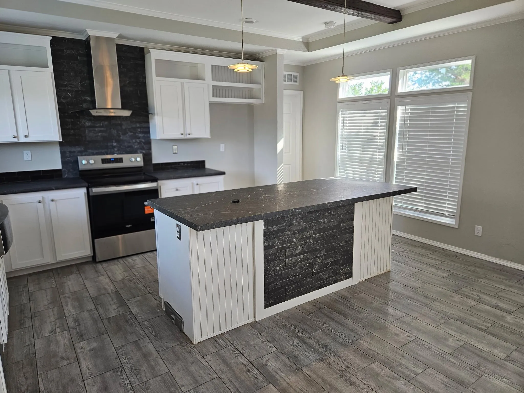 Manufactured Home For Sale in Parker County , 4903 Chisholm Trail, Weatherford, Texas 76087, 2 Bedroom, 2 Bathroom, Garage spaces, 1,330 Sqft, built in 2022, mls#21343001, Real Estate Agent in Weatherford, Homes For Sale in Parker county, Homes For Sale in Weatherford, Realtor in Weatherford Texas, Real Estate Brokerage Independent Realty Texas, Luminita Cordes Realtor