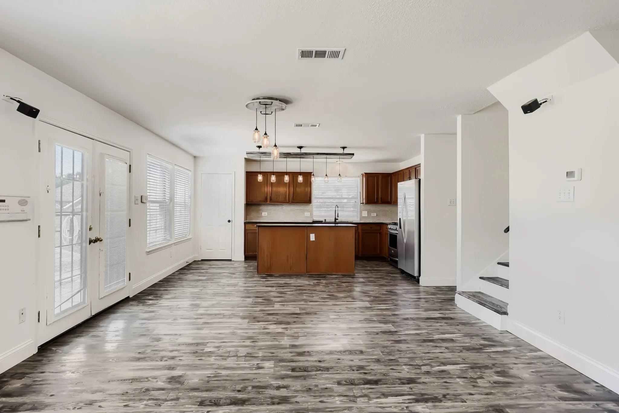 Single Family Residence For Sale in Collin County , 5602 Vista Park Lane, Sachse, Texas 75048, 4 Bedroom, 3 Bathroom, 2 Garage spaces, 2,107 Sqft, built in 1999, mls#21343097, Real Estate Agent in Sachse, Homes For Sale in Collin county, Homes For Sale in Sachse, Realtor in Sachse Texas, Real Estate Brokerage Independent Realty Texas, Luminita Cordes Realtor