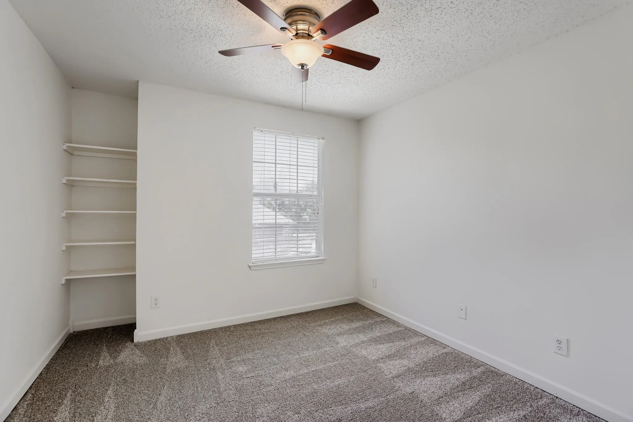 Single Family Residence For Sale in Collin County , 5602 Vista Park Lane, Sachse, Texas 75048, 4 Bedroom, 3 Bathroom, 2 Garage spaces, 2,107 Sqft, built in 1999, mls#21343097, Real Estate Agent in Sachse, Homes For Sale in Collin county, Homes For Sale in Sachse, Realtor in Sachse Texas, Real Estate Brokerage Independent Realty Texas, Luminita Cordes Realtor