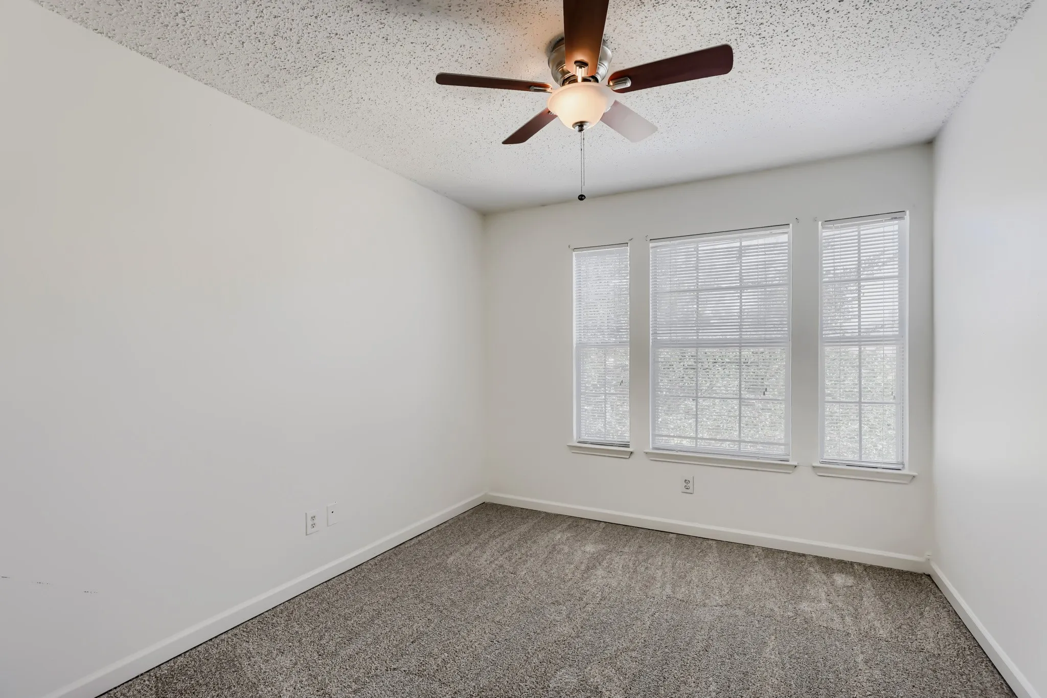 Single Family Residence For Sale in Collin County , 5602 Vista Park Lane, Sachse, Texas 75048, 4 Bedroom, 3 Bathroom, 2 Garage spaces, 2,107 Sqft, built in 1999, mls#21343097, Real Estate Agent in Sachse, Homes For Sale in Collin county, Homes For Sale in Sachse, Realtor in Sachse Texas, Real Estate Brokerage Independent Realty Texas, Luminita Cordes Realtor