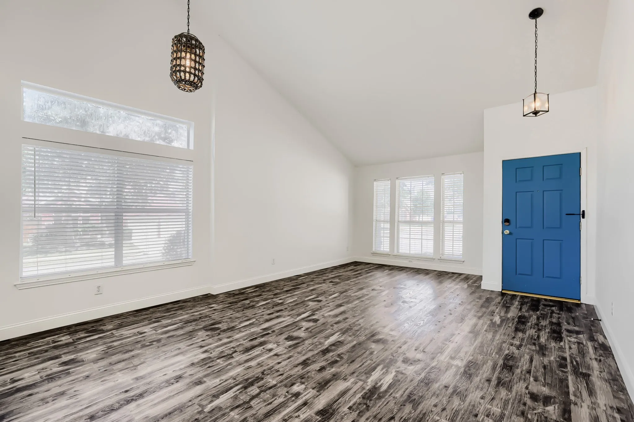 Single Family Residence For Sale in Collin County , 5602 Vista Park Lane, Sachse, Texas 75048, 4 Bedroom, 3 Bathroom, 2 Garage spaces, 2,107 Sqft, built in 1999, mls#21343097, Real Estate Agent in Sachse, Homes For Sale in Collin county, Homes For Sale in Sachse, Realtor in Sachse Texas, Real Estate Brokerage Independent Realty Texas, Luminita Cordes Realtor