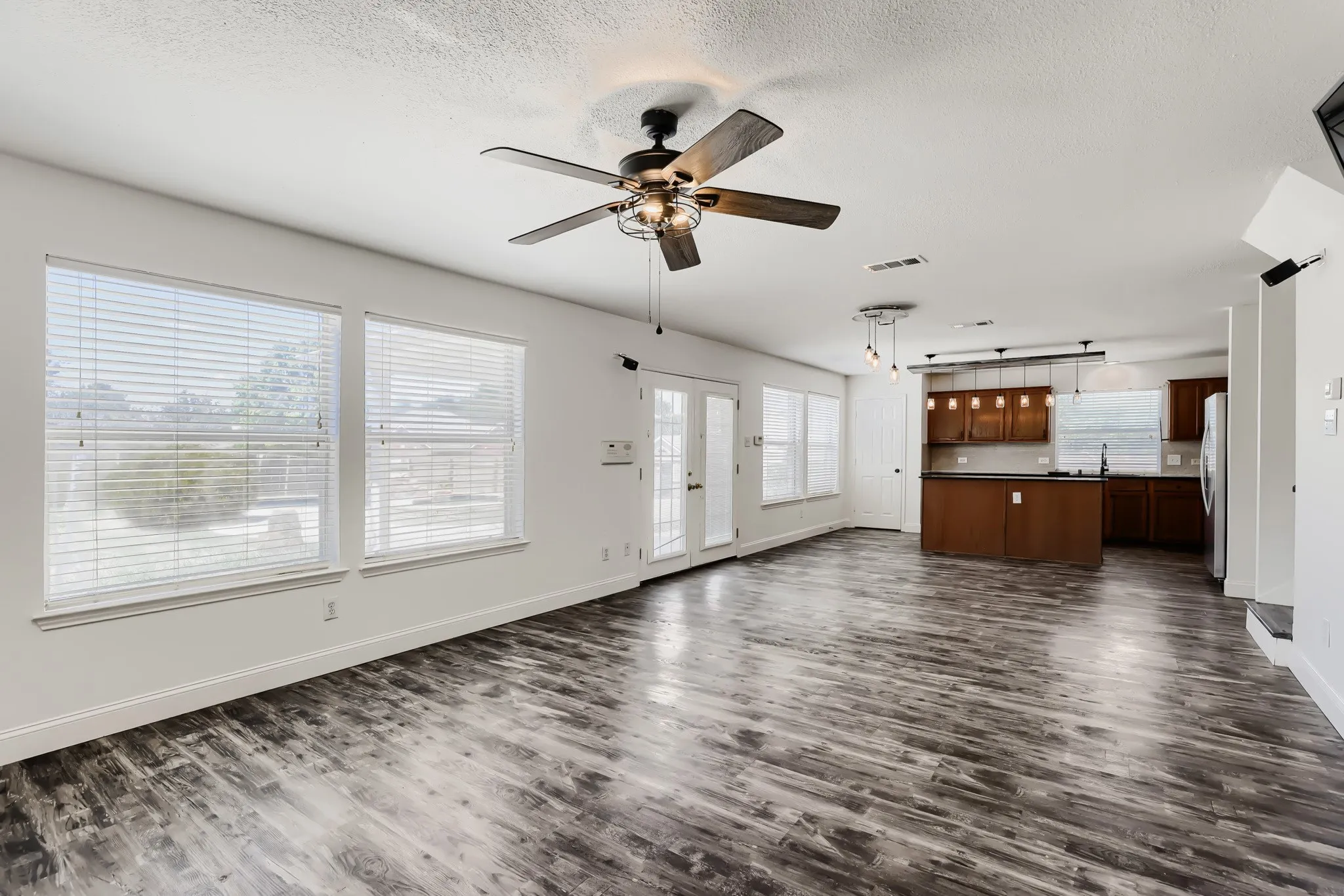 Single Family Residence For Sale in Collin County , 5602 Vista Park Lane, Sachse, Texas 75048, 4 Bedroom, 3 Bathroom, 2 Garage spaces, 2,107 Sqft, built in 1999, mls#21343097, Real Estate Agent in Sachse, Homes For Sale in Collin county, Homes For Sale in Sachse, Realtor in Sachse Texas, Real Estate Brokerage Independent Realty Texas, Luminita Cordes Realtor
