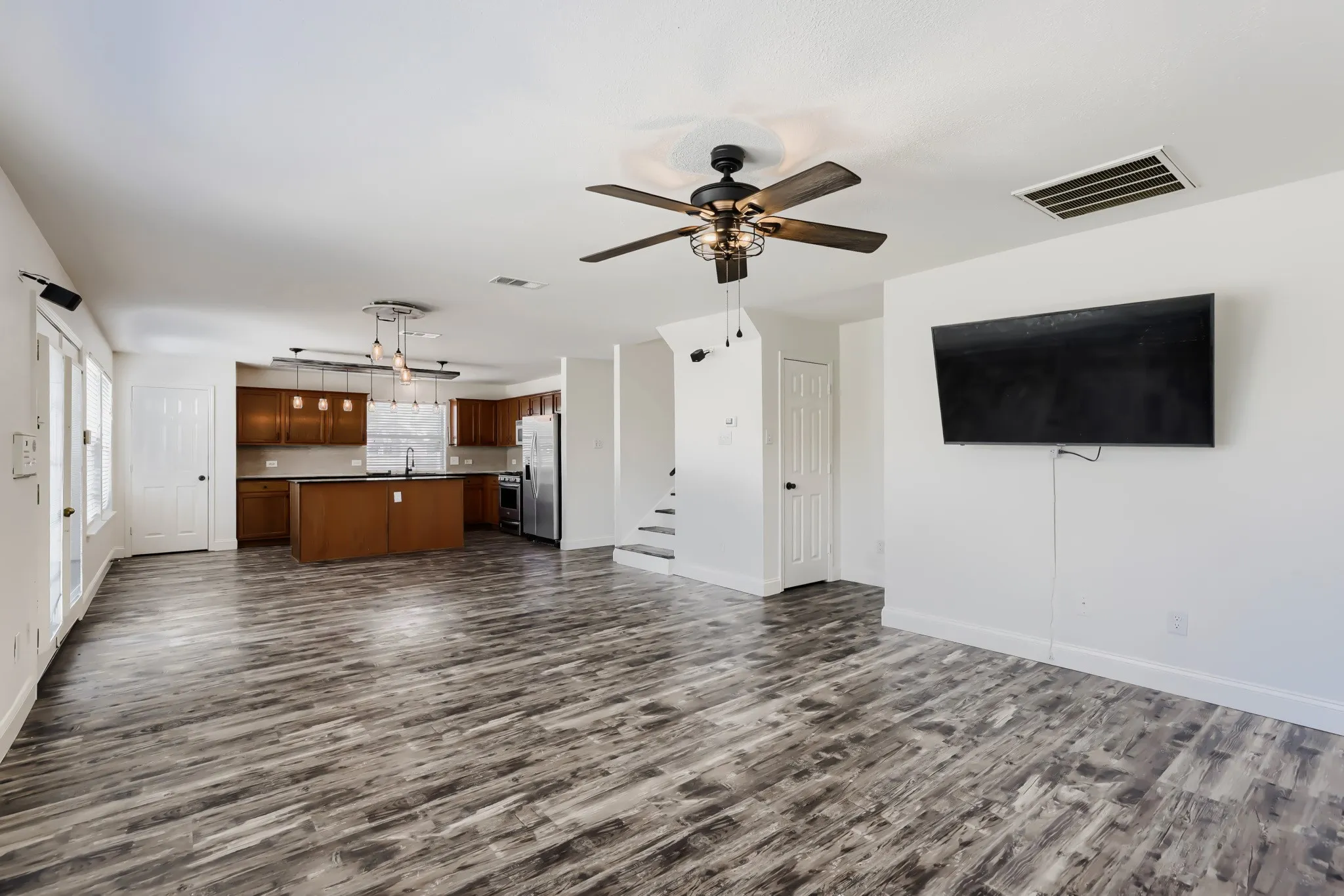 Single Family Residence For Sale in Collin County , 5602 Vista Park Lane, Sachse, Texas 75048, 4 Bedroom, 3 Bathroom, 2 Garage spaces, 2,107 Sqft, built in 1999, mls#21343097, Real Estate Agent in Sachse, Homes For Sale in Collin county, Homes For Sale in Sachse, Realtor in Sachse Texas, Real Estate Brokerage Independent Realty Texas, Luminita Cordes Realtor
