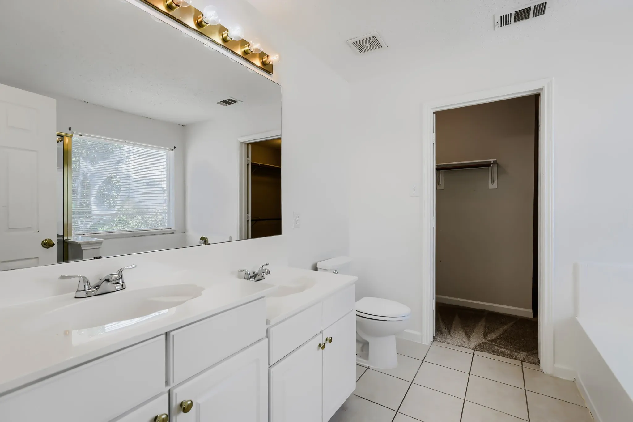 Single Family Residence For Sale in Collin County , 5602 Vista Park Lane, Sachse, Texas 75048, 4 Bedroom, 3 Bathroom, 2 Garage spaces, 2,107 Sqft, built in 1999, mls#21343097, Real Estate Agent in Sachse, Homes For Sale in Collin county, Homes For Sale in Sachse, Realtor in Sachse Texas, Real Estate Brokerage Independent Realty Texas, Luminita Cordes Realtor