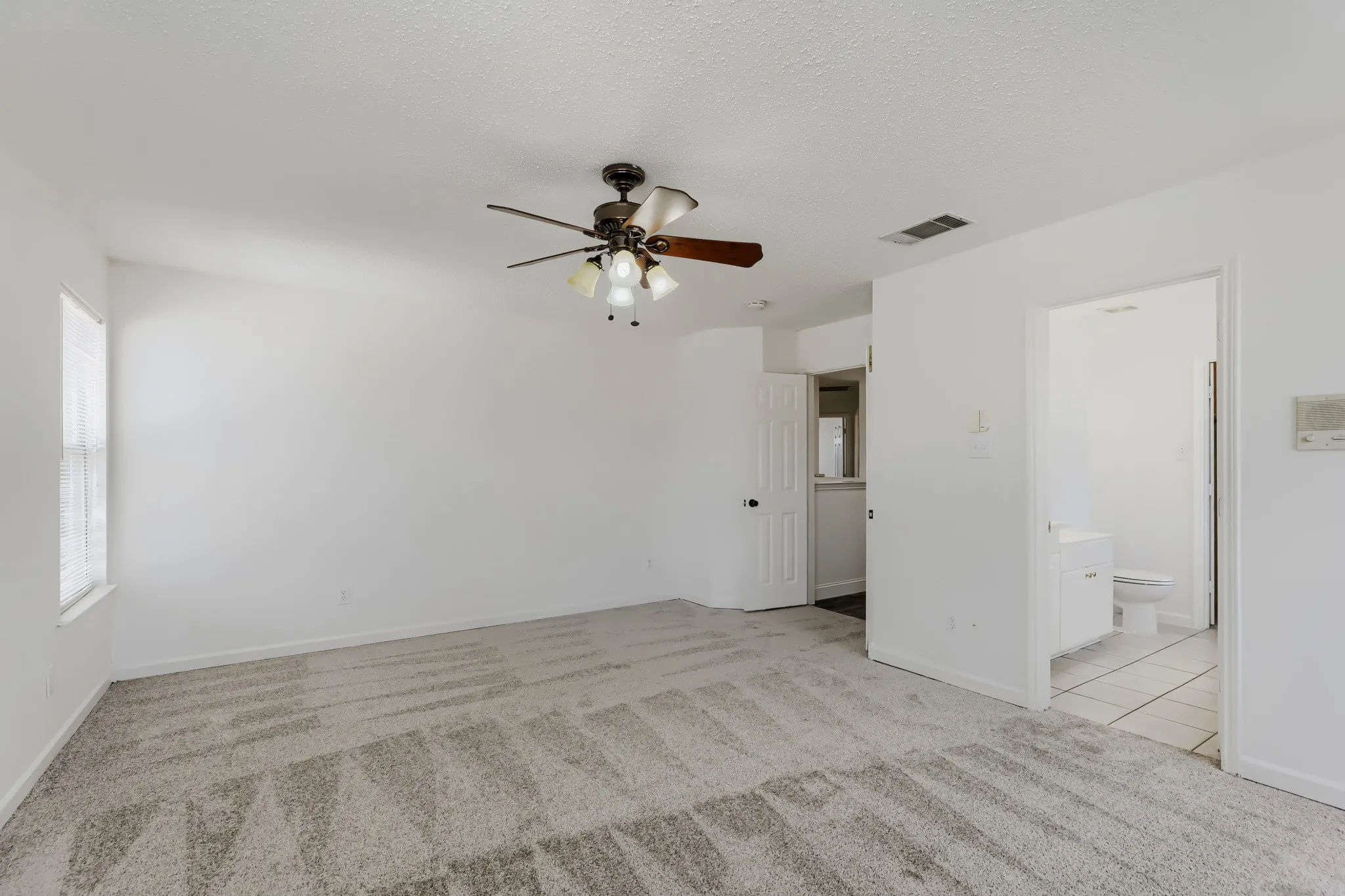 Single Family Residence For Sale in Collin County , 5602 Vista Park Lane, Sachse, Texas 75048, 4 Bedroom, 3 Bathroom, 2 Garage spaces, 2,107 Sqft, built in 1999, mls#21343097, Real Estate Agent in Sachse, Homes For Sale in Collin county, Homes For Sale in Sachse, Realtor in Sachse Texas, Real Estate Brokerage Independent Realty Texas, Luminita Cordes Realtor