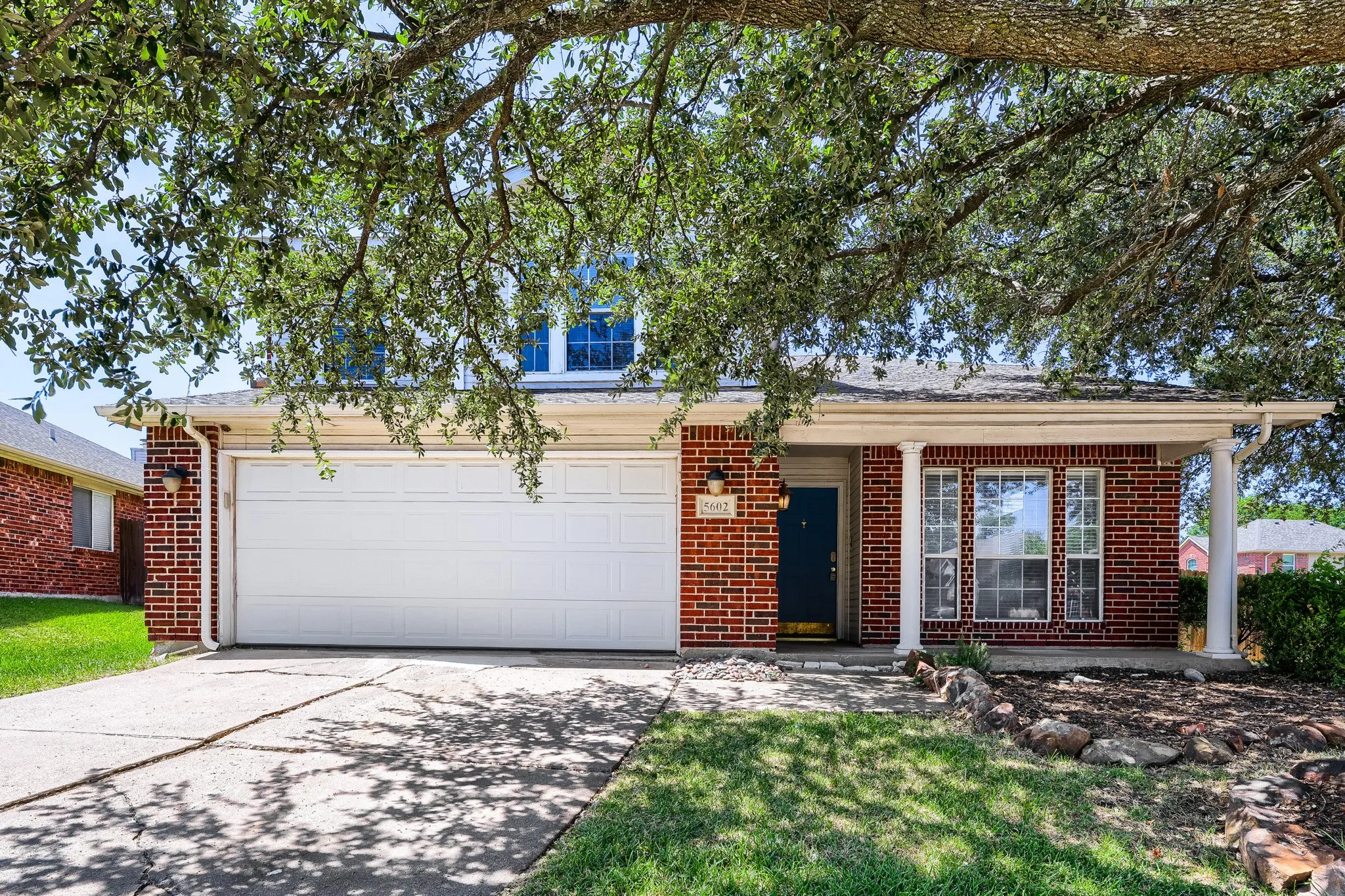 Single Family Residence For Sale in Collin County , 5602 Vista Park Lane, Sachse, Texas 75048, 4 Bedroom, 3 Bathroom, 2 Garage spaces, 2,107 Sqft, built in 1999, mls#21343097, Real Estate Agent in Sachse, Homes For Sale in Collin county, Homes For Sale in Sachse, Realtor in Sachse Texas, Real Estate Brokerage Independent Realty Texas, Luminita Cordes Realtor