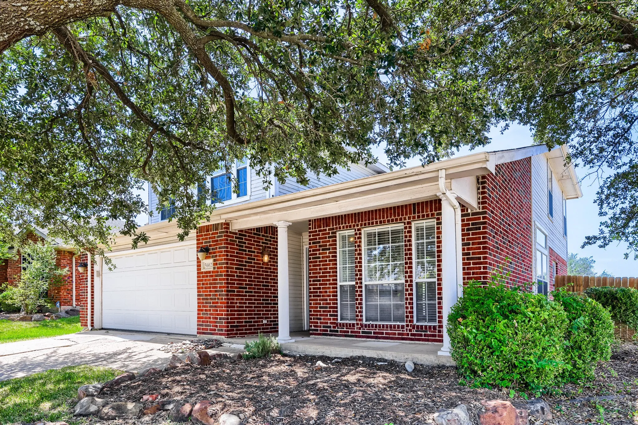 Single Family Residence For Sale in Collin County , 5602 Vista Park Lane, Sachse, Texas 75048, 4 Bedroom, 3 Bathroom, 2 Garage spaces, 2,107 Sqft, built in 1999, mls#21343097, Real Estate Agent in Sachse, Homes For Sale in Collin county, Homes For Sale in Sachse, Realtor in Sachse Texas, Real Estate Brokerage Independent Realty Texas, Luminita Cordes Realtor