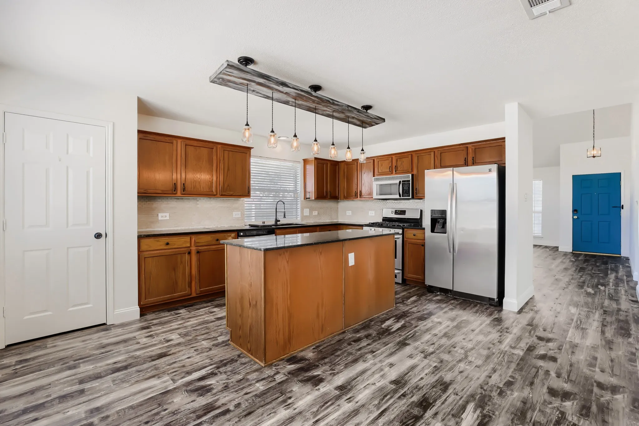 Single Family Residence For Sale in Collin County , 5602 Vista Park Lane, Sachse, Texas 75048, 4 Bedroom, 3 Bathroom, 2 Garage spaces, 2,107 Sqft, built in 1999, mls#21343097, Real Estate Agent in Sachse, Homes For Sale in Collin county, Homes For Sale in Sachse, Realtor in Sachse Texas, Real Estate Brokerage Independent Realty Texas, Luminita Cordes Realtor