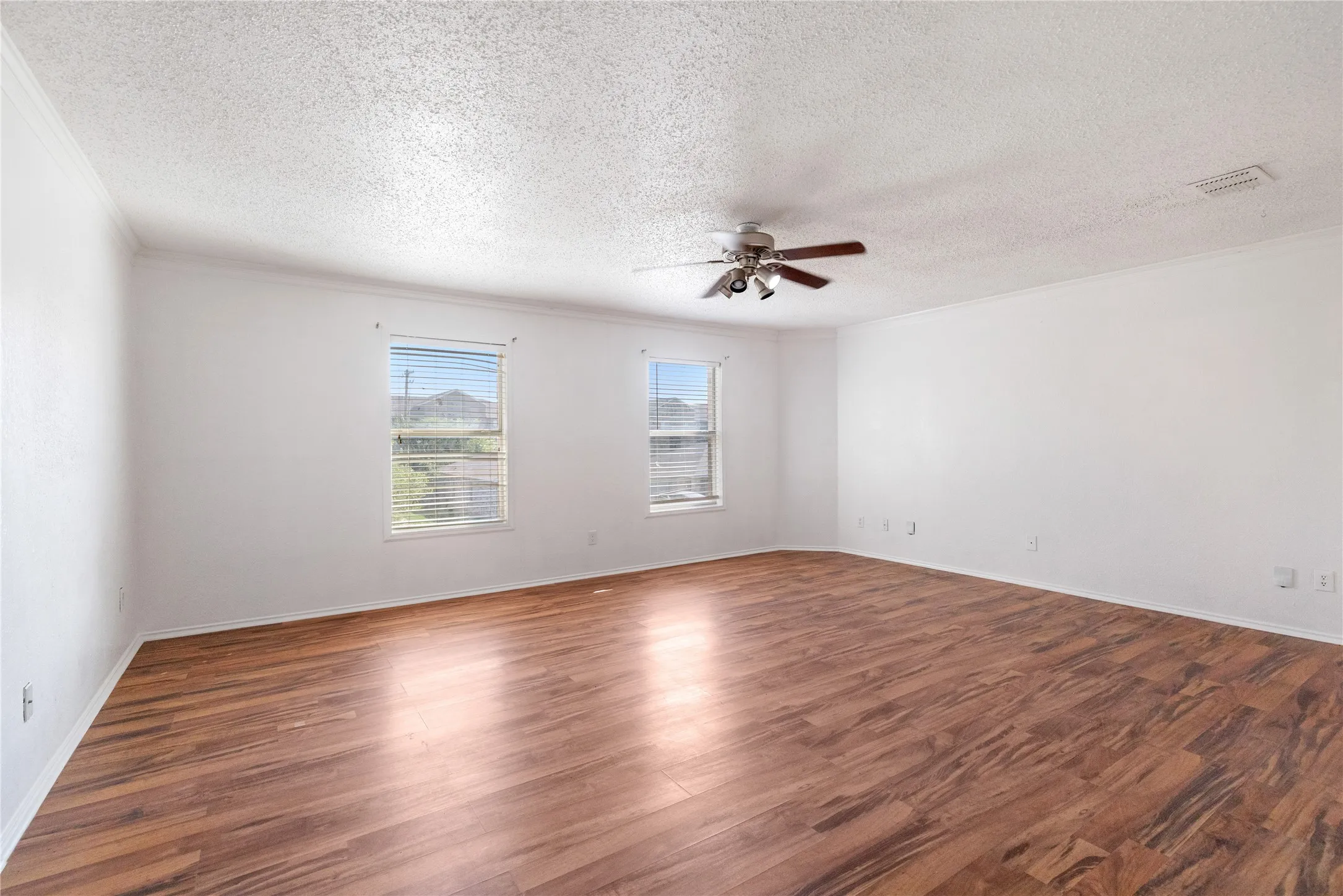 Single Family Residence For Sale in Tarrant County , 5437 New Castleton Lane, Fort Worth, Texas 76135, 3 Bedroom, 3 Bathroom, 2 Garage spaces, 2,323 Sqft, built in 2002, Price $340,000, mls#21342393, Real Estate Agent in Fort Worth, Homes For Sale in Tarrant county, Homes For Sale in Fort Worth, Realtor in Fort Worth Texas, Real Estate Brokerage Independent Realty Texas, Luminita Cordes Realtor