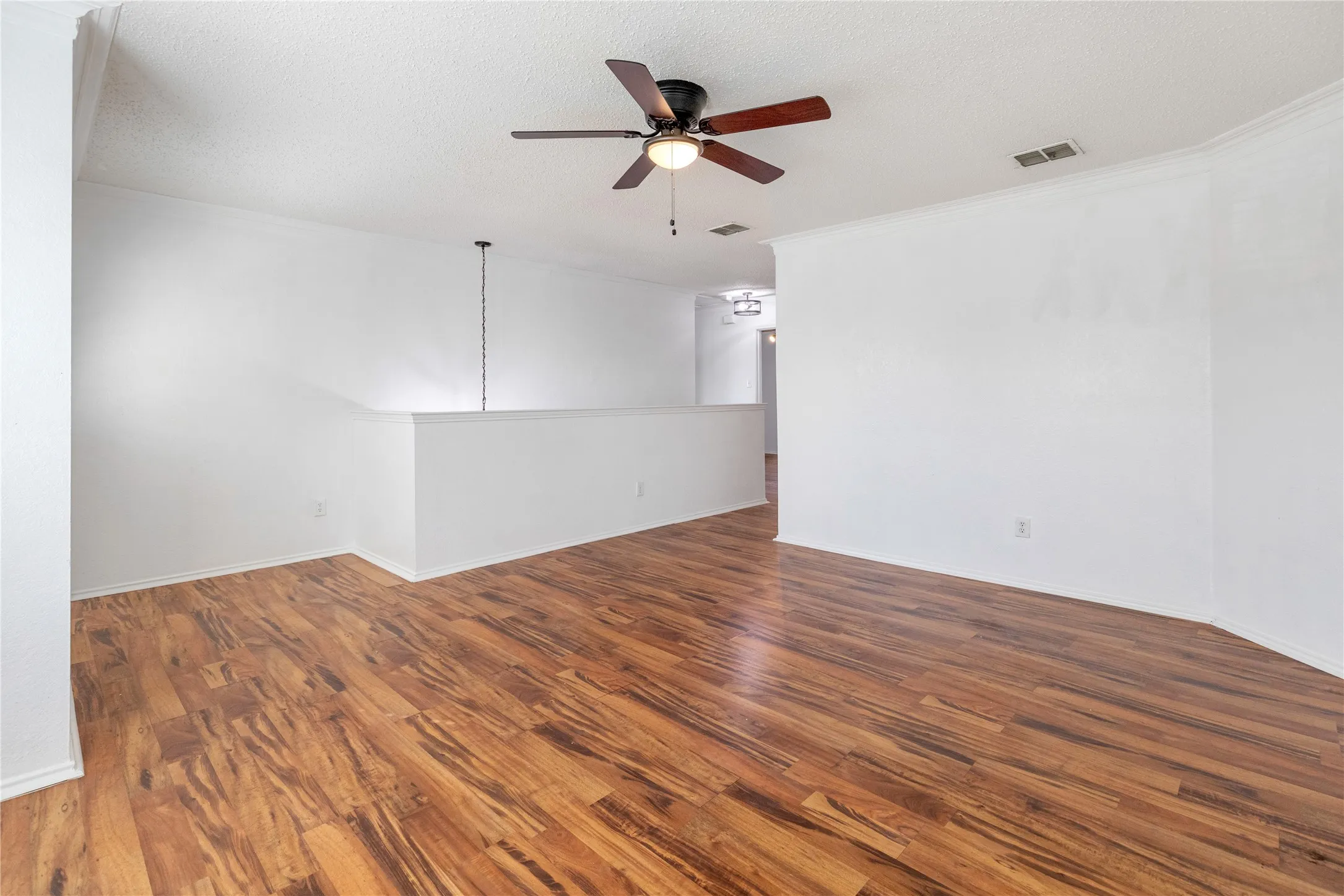 Single Family Residence For Sale in Tarrant County , 5437 New Castleton Lane, Fort Worth, Texas 76135, 3 Bedroom, 3 Bathroom, 2 Garage spaces, 2,323 Sqft, built in 2002, Price $340,000, mls#21342393, Real Estate Agent in Fort Worth, Homes For Sale in Tarrant county, Homes For Sale in Fort Worth, Realtor in Fort Worth Texas, Real Estate Brokerage Independent Realty Texas, Luminita Cordes Realtor