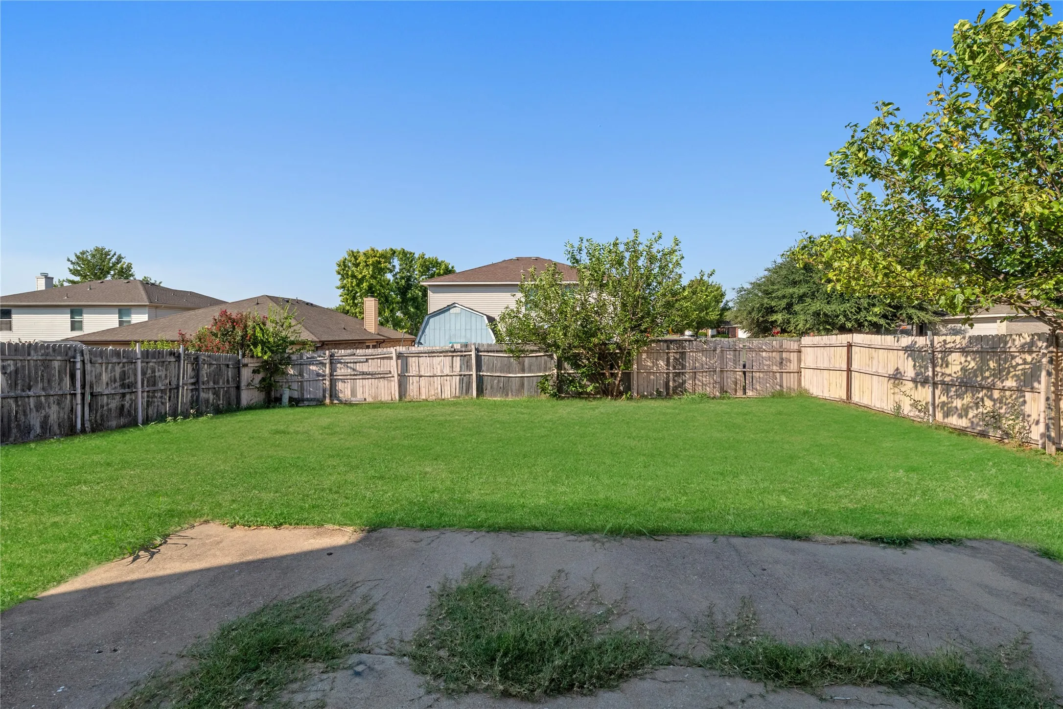 Single Family Residence For Sale in Tarrant County , 5437 New Castleton Lane, Fort Worth, Texas 76135, 3 Bedroom, 3 Bathroom, 2 Garage spaces, 2,323 Sqft, built in 2002, Price $340,000, mls#21342393, Real Estate Agent in Fort Worth, Homes For Sale in Tarrant county, Homes For Sale in Fort Worth, Realtor in Fort Worth Texas, Real Estate Brokerage Independent Realty Texas, Luminita Cordes Realtor