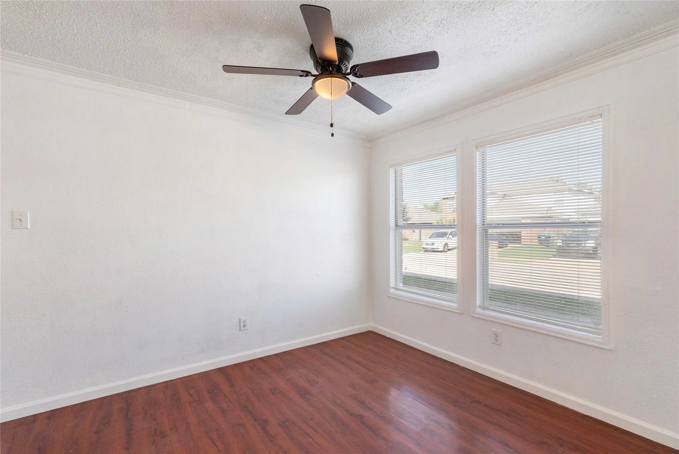 Single Family Residence For Sale in Tarrant County , 5437 New Castleton Lane, Fort Worth, Texas 76135, 3 Bedroom, 3 Bathroom, 2 Garage spaces, 2,323 Sqft, built in 2002, Price $340,000, mls#21342393, Real Estate Agent in Fort Worth, Homes For Sale in Tarrant county, Homes For Sale in Fort Worth, Realtor in Fort Worth Texas, Real Estate Brokerage Independent Realty Texas, Luminita Cordes Realtor