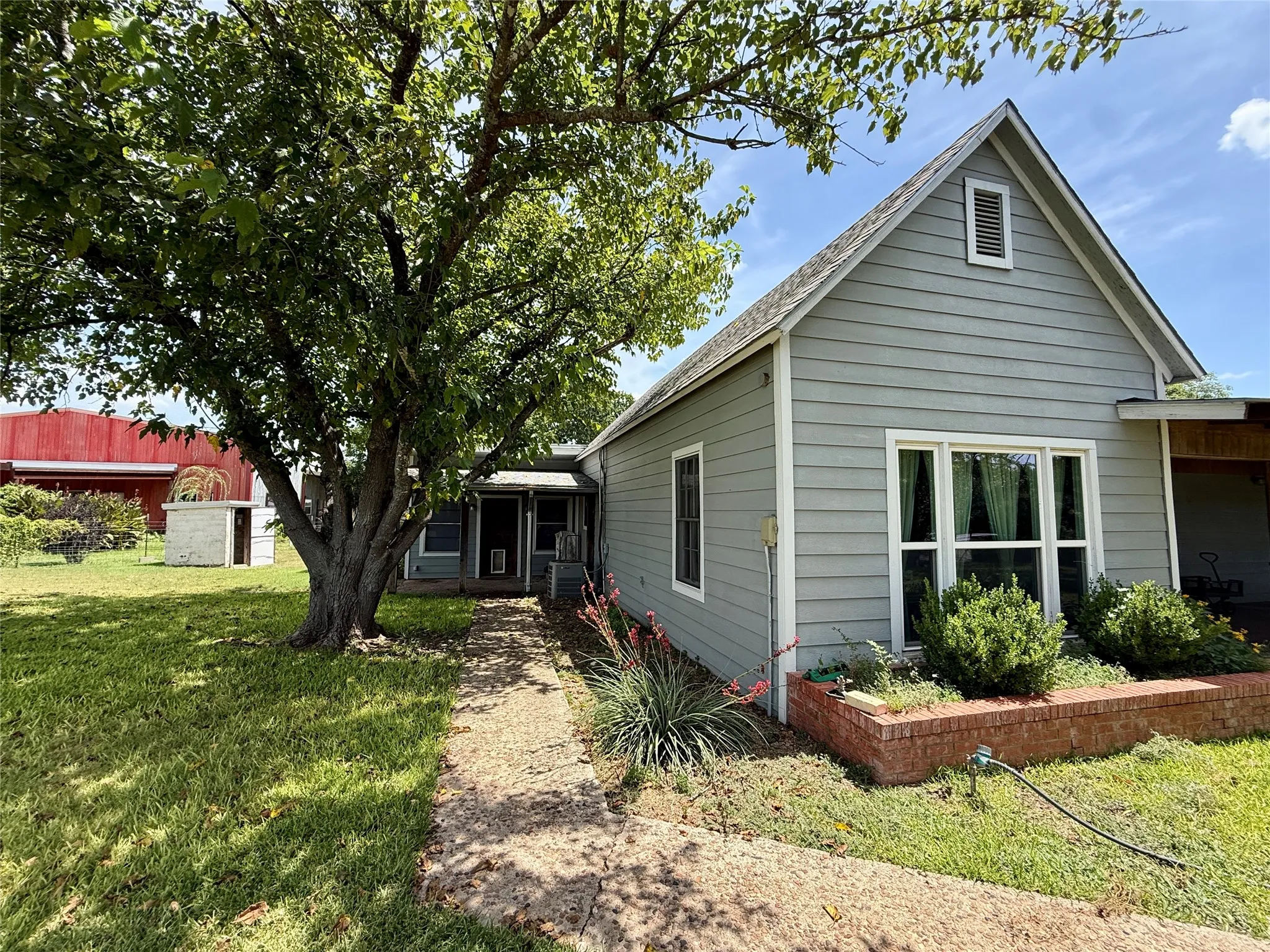Single Family Residence For Sale in Hamilton County , 20959 Hwy 281, Hico, Texas 76457, 3 Bedroom, 2 Bathroom, Garage spaces, 6,000 Sqft, built in 0, mls#21345060, Real Estate Agent in Hico, Homes For Sale in Hamilton county, Homes For Sale in Hico, Realtor in Hico Texas, Real Estate Brokerage Independent Realty Texas, Luminita Cordes Realtor