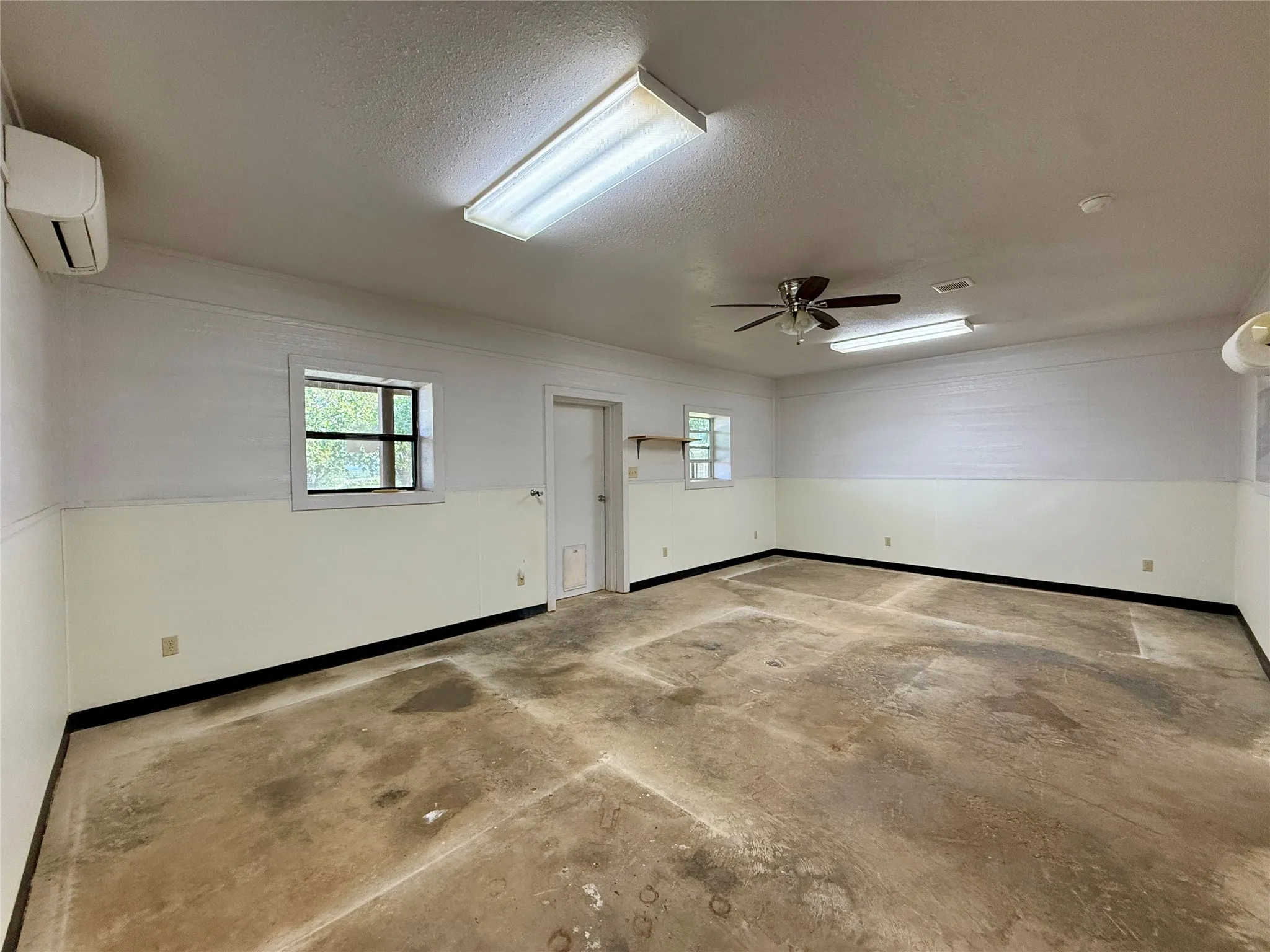 Single Family Residence For Sale in Hamilton County , 20959 Hwy 281, Hico, Texas 76457, 3 Bedroom, 2 Bathroom, Garage spaces, 6,000 Sqft, built in 0, mls#21345060, Real Estate Agent in Hico, Homes For Sale in Hamilton county, Homes For Sale in Hico, Realtor in Hico Texas, Real Estate Brokerage Independent Realty Texas, Luminita Cordes Realtor