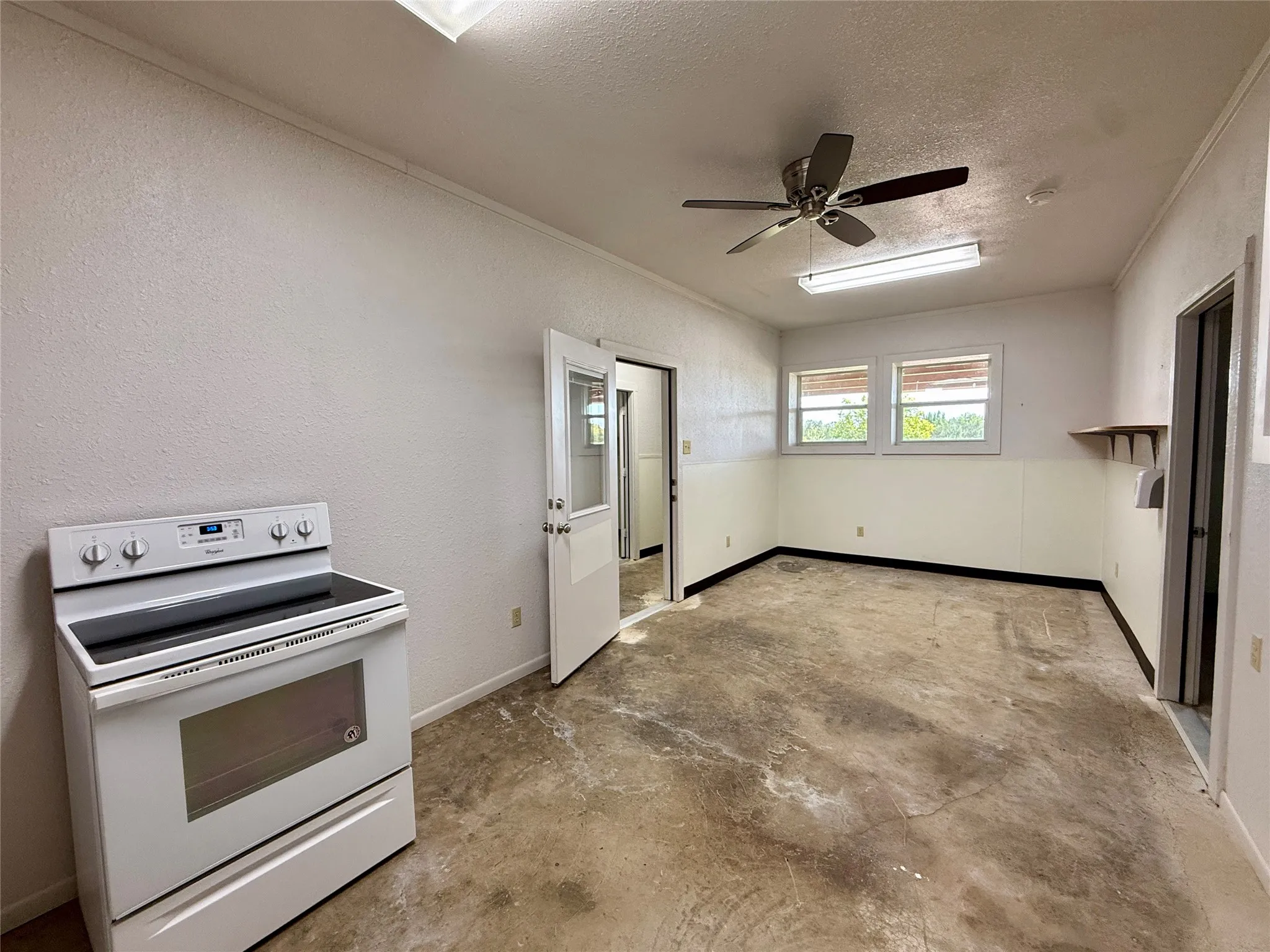 Single Family Residence For Sale in Hamilton County , 20959 Hwy 281, Hico, Texas 76457, 3 Bedroom, 2 Bathroom, Garage spaces, 6,000 Sqft, built in 0, mls#21345060, Real Estate Agent in Hico, Homes For Sale in Hamilton county, Homes For Sale in Hico, Realtor in Hico Texas, Real Estate Brokerage Independent Realty Texas, Luminita Cordes Realtor