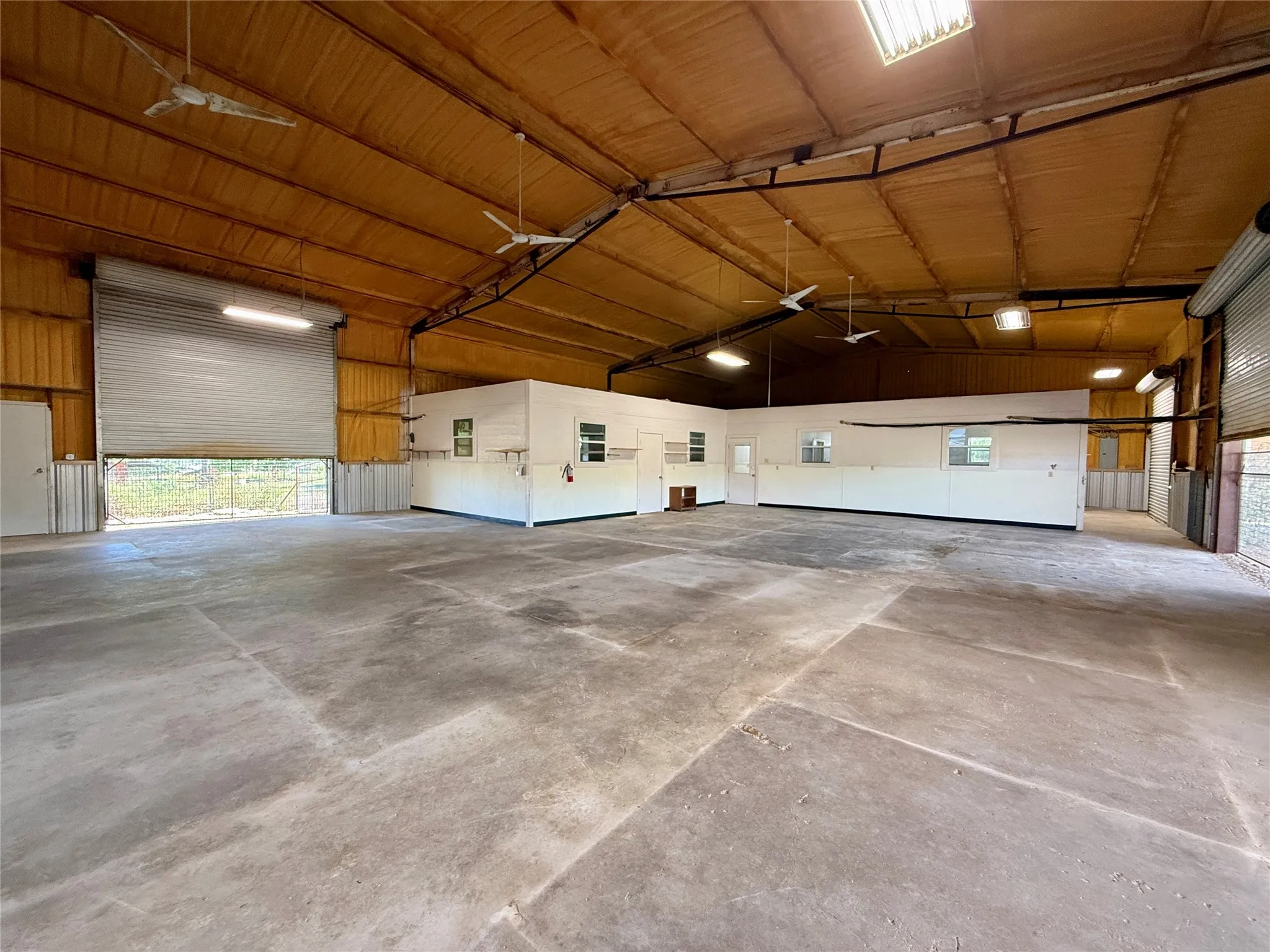 Single Family Residence For Sale in Hamilton County , 20959 Hwy 281, Hico, Texas 76457, 3 Bedroom, 2 Bathroom, Garage spaces, 6,000 Sqft, built in 0, mls#21345060, Real Estate Agent in Hico, Homes For Sale in Hamilton county, Homes For Sale in Hico, Realtor in Hico Texas, Real Estate Brokerage Independent Realty Texas, Luminita Cordes Realtor