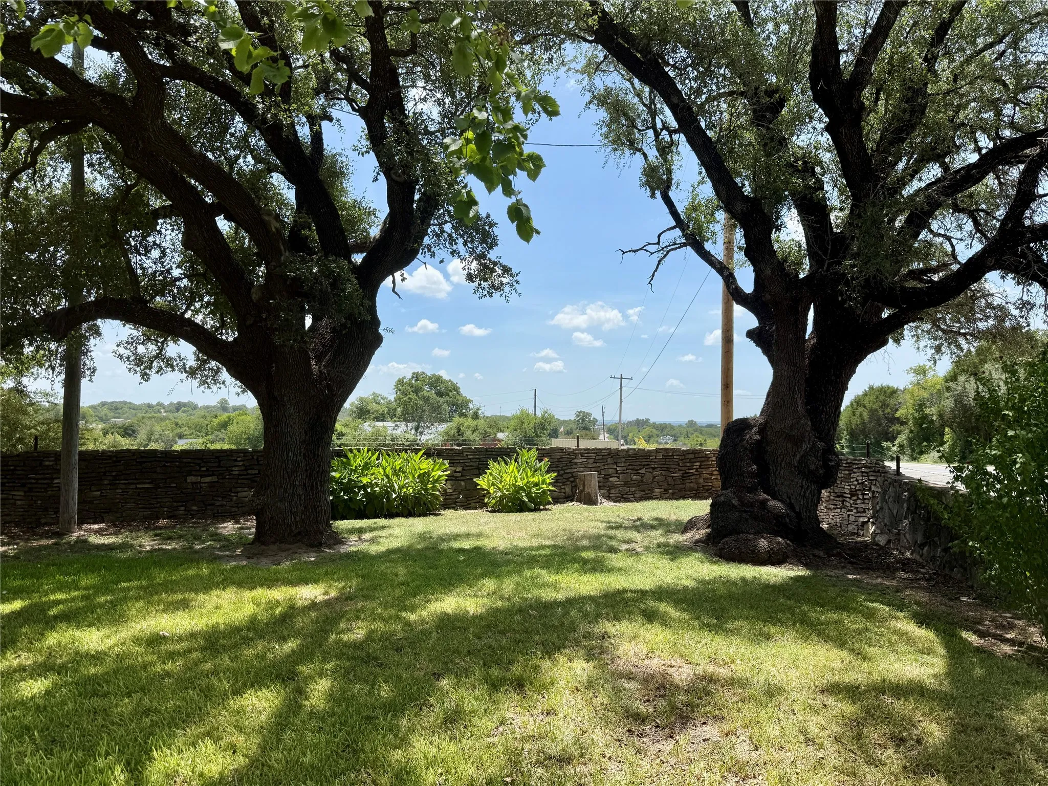 Single Family Residence For Sale in Hamilton County , 20959 Hwy 281, Hico, Texas 76457, 3 Bedroom, 2 Bathroom, Garage spaces, 6,000 Sqft, built in 0, mls#21345060, Real Estate Agent in Hico, Homes For Sale in Hamilton county, Homes For Sale in Hico, Realtor in Hico Texas, Real Estate Brokerage Independent Realty Texas, Luminita Cordes Realtor