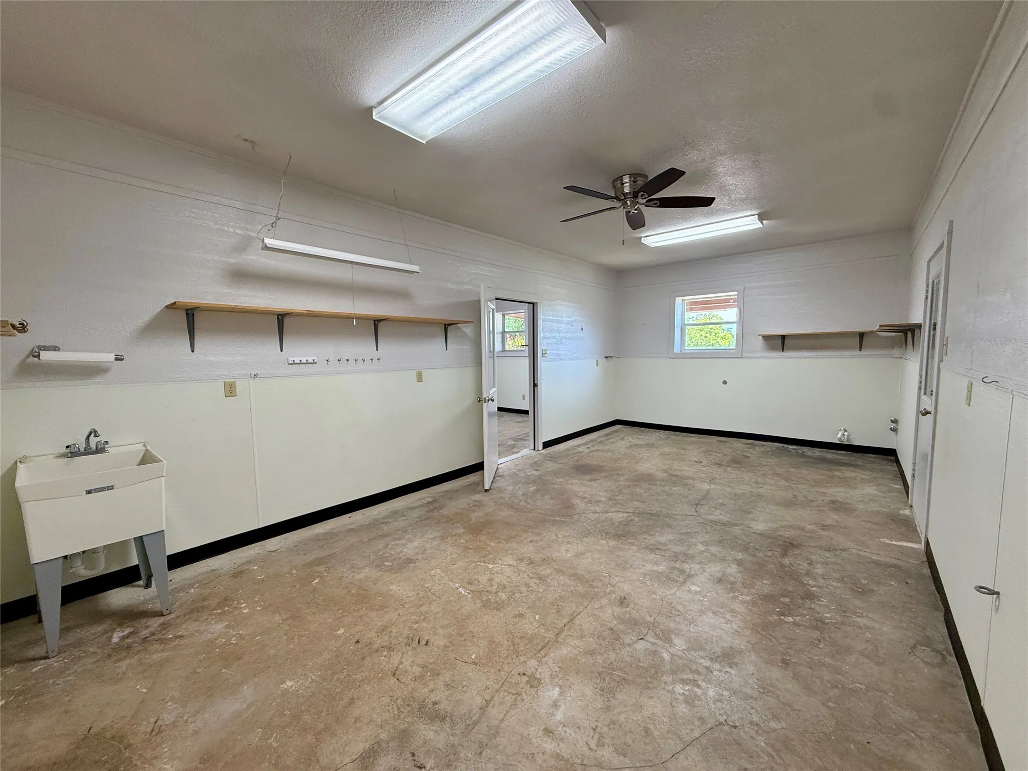 Single Family Residence For Sale in Hamilton County , 20959 Hwy 281, Hico, Texas 76457, 3 Bedroom, 2 Bathroom, Garage spaces, 6,000 Sqft, built in 0, mls#21345060, Real Estate Agent in Hico, Homes For Sale in Hamilton county, Homes For Sale in Hico, Realtor in Hico Texas, Real Estate Brokerage Independent Realty Texas, Luminita Cordes Realtor