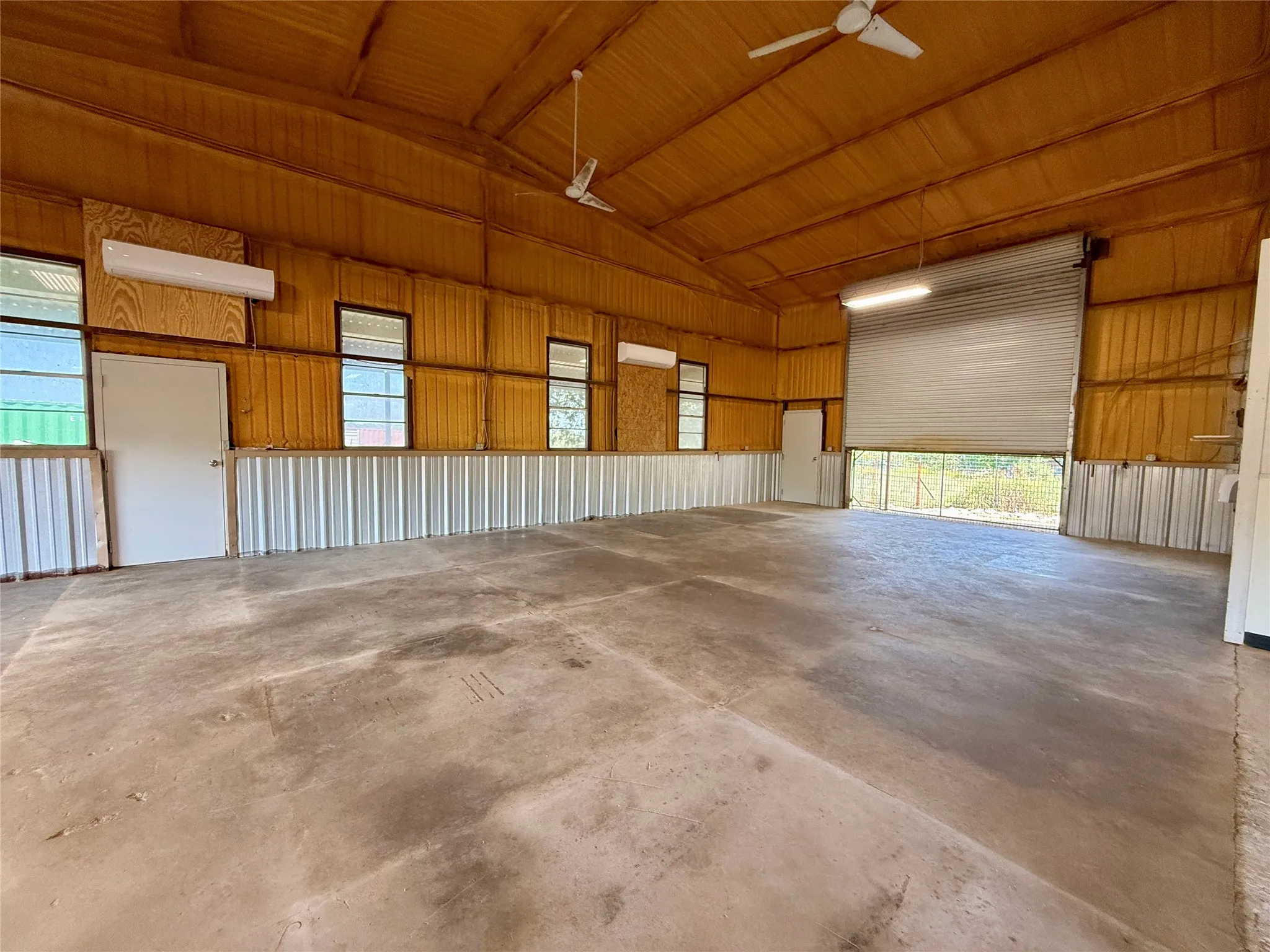 Single Family Residence For Sale in Hamilton County , 20959 Hwy 281, Hico, Texas 76457, 3 Bedroom, 2 Bathroom, Garage spaces, 6,000 Sqft, built in 0, mls#21345060, Real Estate Agent in Hico, Homes For Sale in Hamilton county, Homes For Sale in Hico, Realtor in Hico Texas, Real Estate Brokerage Independent Realty Texas, Luminita Cordes Realtor