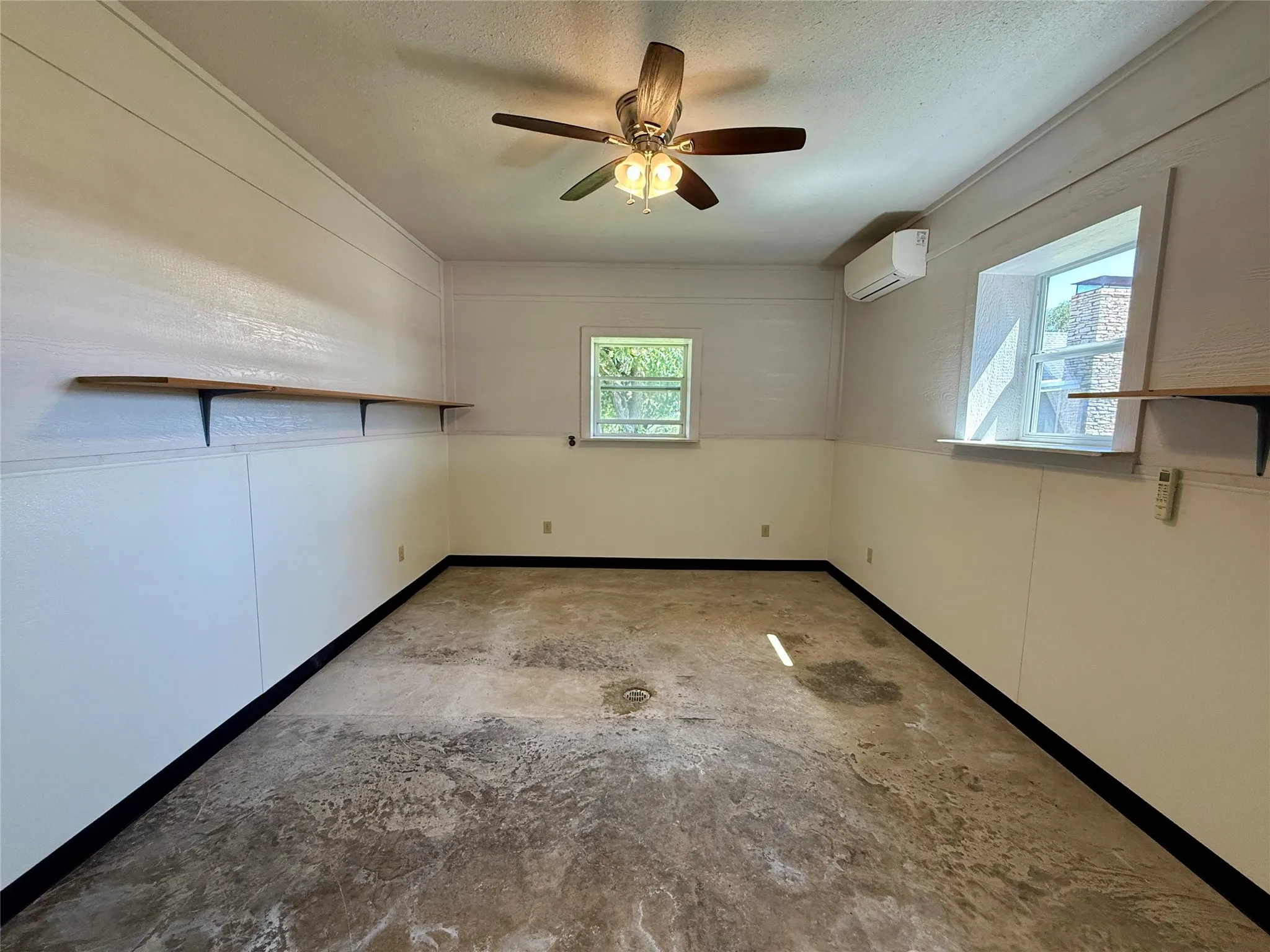 Single Family Residence For Sale in Hamilton County , 20959 Hwy 281, Hico, Texas 76457, 3 Bedroom, 2 Bathroom, Garage spaces, 6,000 Sqft, built in 0, mls#21345060, Real Estate Agent in Hico, Homes For Sale in Hamilton county, Homes For Sale in Hico, Realtor in Hico Texas, Real Estate Brokerage Independent Realty Texas, Luminita Cordes Realtor