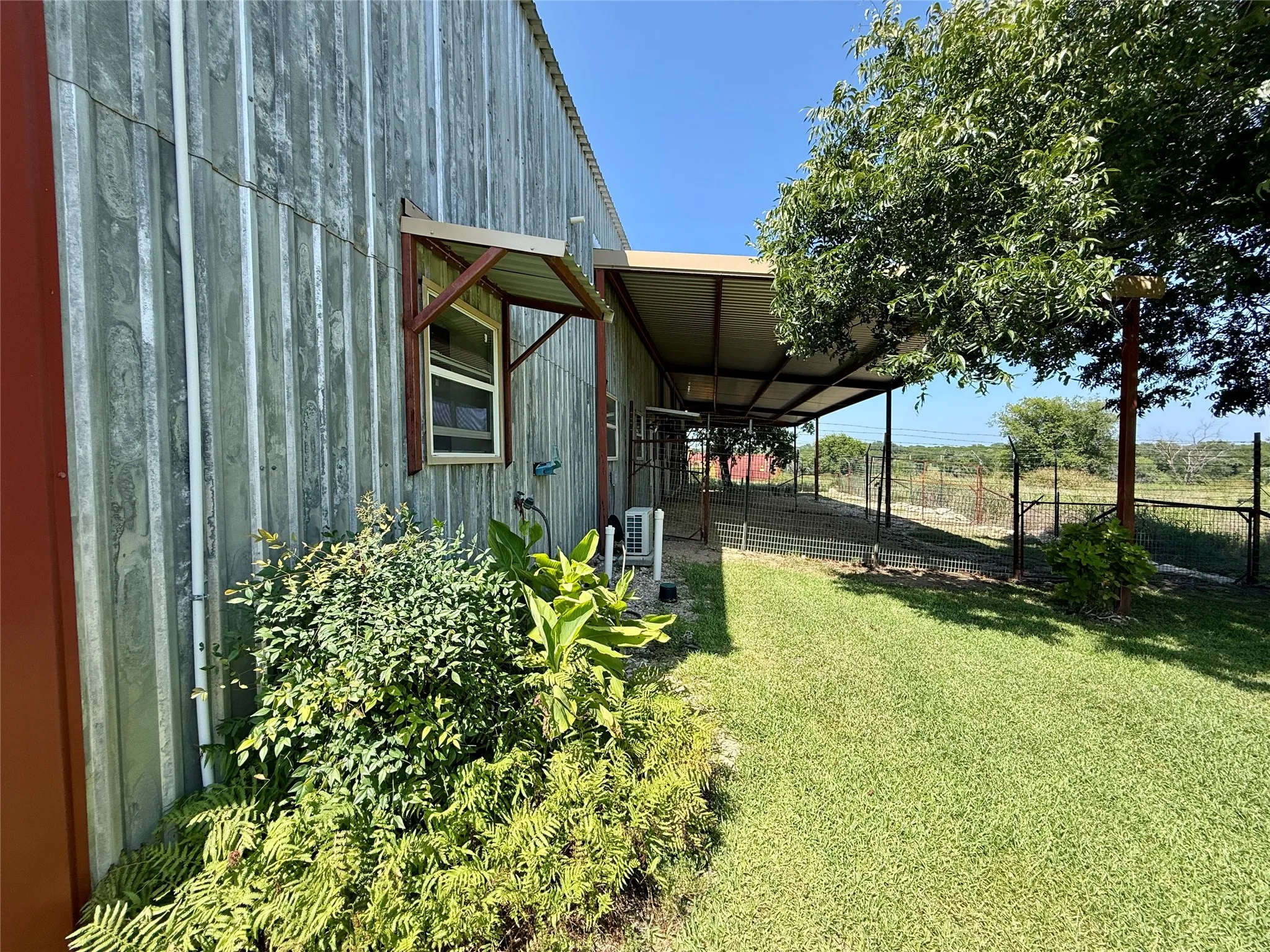Single Family Residence For Sale in Hamilton County , 20959 Hwy 281, Hico, Texas 76457, 3 Bedroom, 2 Bathroom, Garage spaces, 6,000 Sqft, built in 0, mls#21345060, Real Estate Agent in Hico, Homes For Sale in Hamilton county, Homes For Sale in Hico, Realtor in Hico Texas, Real Estate Brokerage Independent Realty Texas, Luminita Cordes Realtor
