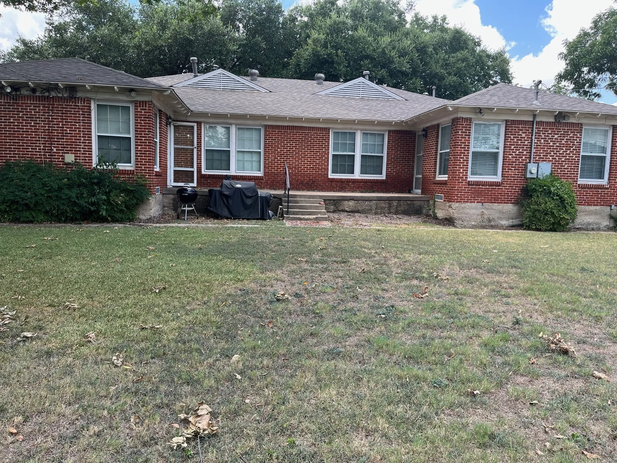 Duplex For Rent in Dallas County , 9532 Dixie Lane, Dallas, Texas 75228, 2 Bedroom, 1 Bathroom, 1 Garage spaces, 1,308 Sqft, built in 1952, mls#21344997, Real Estate Agent in Dallas, Homes For Rent in Dallas county, Homes For Rent in Dallas, Realtor in Dallas Texas, Real Estate Brokerage Independent Realty Texas, Luminita Cordes Realtor