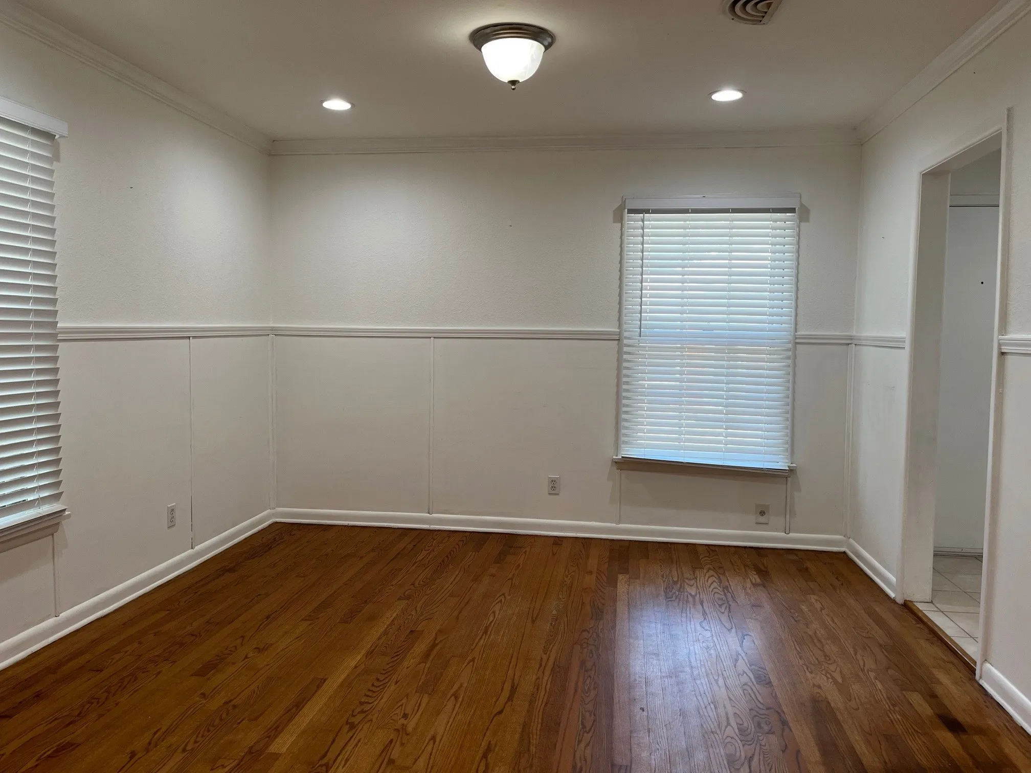 Duplex For Rent in Dallas County , 9532 Dixie Lane, Dallas, Texas 75228, 2 Bedroom, 1 Bathroom, 1 Garage spaces, 1,308 Sqft, built in 1952, mls#21344997, Real Estate Agent in Dallas, Homes For Rent in Dallas county, Homes For Rent in Dallas, Realtor in Dallas Texas, Real Estate Brokerage Independent Realty Texas, Luminita Cordes Realtor