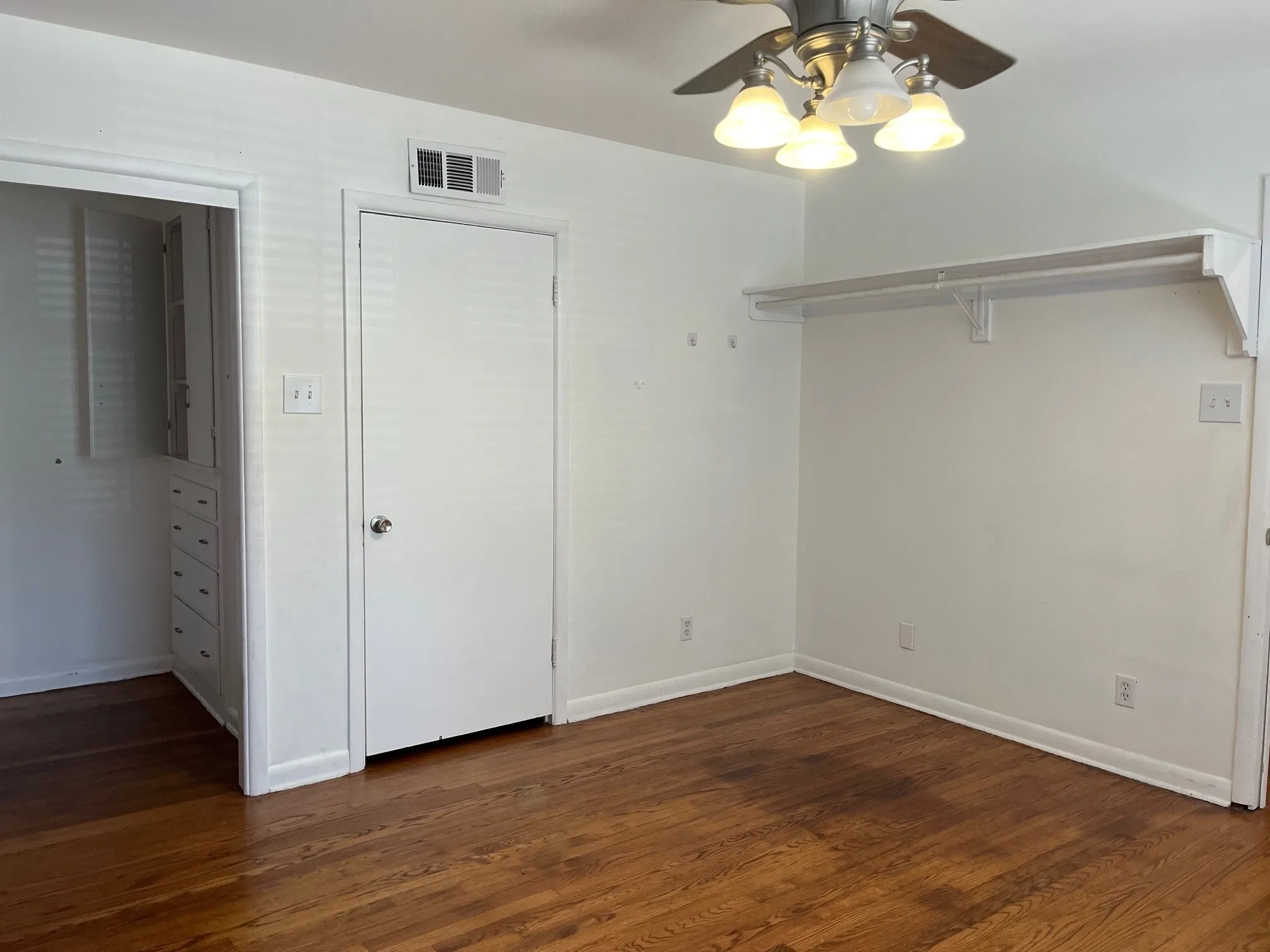Duplex For Rent in Dallas County , 9532 Dixie Lane, Dallas, Texas 75228, 2 Bedroom, 1 Bathroom, 1 Garage spaces, 1,308 Sqft, built in 1952, mls#21344997, Real Estate Agent in Dallas, Homes For Rent in Dallas county, Homes For Rent in Dallas, Realtor in Dallas Texas, Real Estate Brokerage Independent Realty Texas, Luminita Cordes Realtor