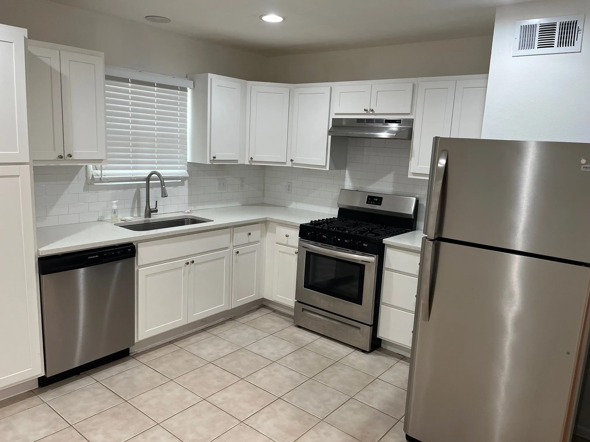 Duplex For Rent in Dallas County , 9532 Dixie Lane, Dallas, Texas 75228, 2 Bedroom, 1 Bathroom, 1 Garage spaces, 1,308 Sqft, built in 1952, mls#21344997, Real Estate Agent in Dallas, Homes For Rent in Dallas county, Homes For Rent in Dallas, Realtor in Dallas Texas, Real Estate Brokerage Independent Realty Texas, Luminita Cordes Realtor