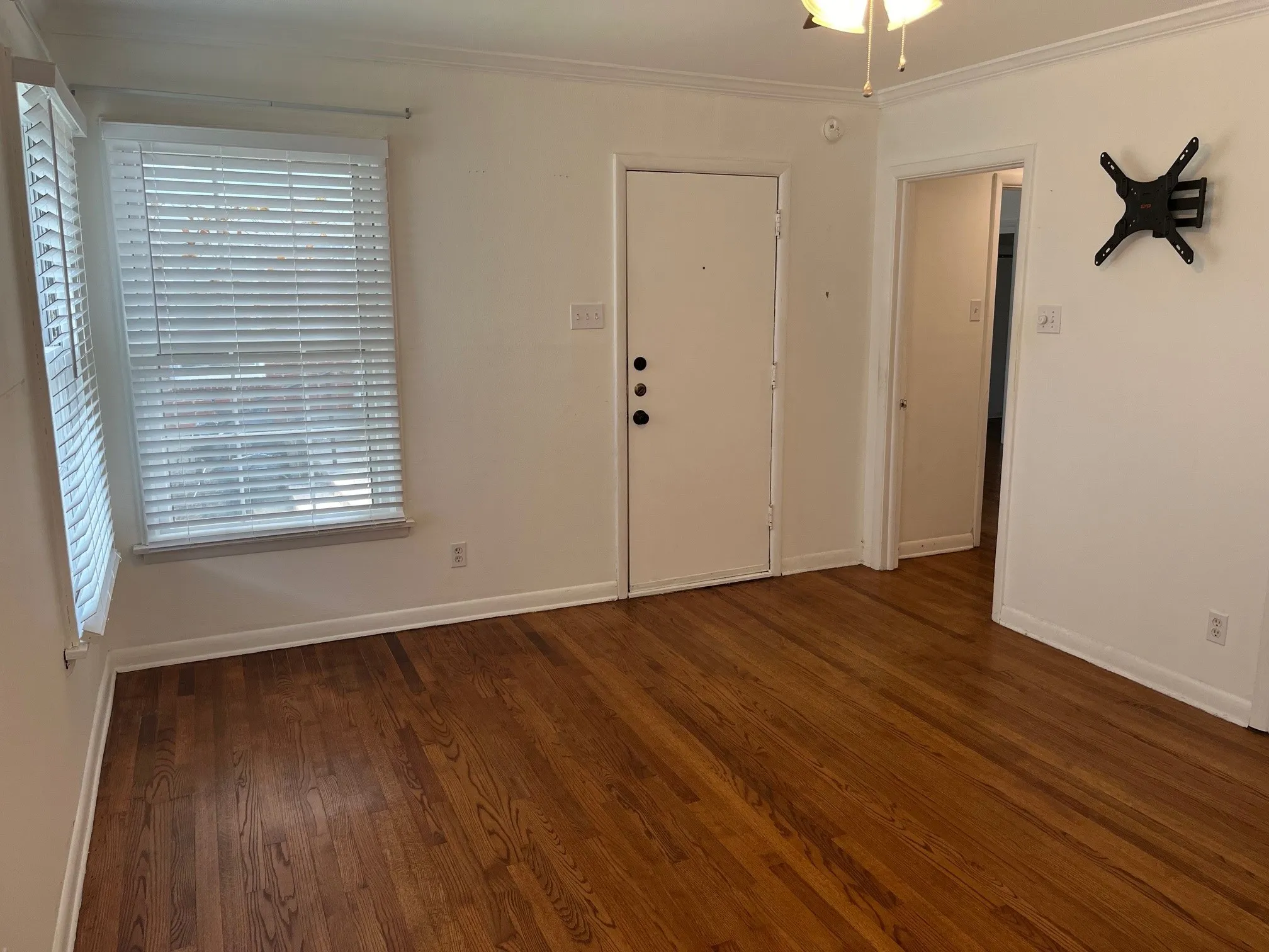 Duplex For Rent in Dallas County , 9532 Dixie Lane, Dallas, Texas 75228, 2 Bedroom, 1 Bathroom, 1 Garage spaces, 1,308 Sqft, built in 1952, mls#21344997, Real Estate Agent in Dallas, Homes For Rent in Dallas county, Homes For Rent in Dallas, Realtor in Dallas Texas, Real Estate Brokerage Independent Realty Texas, Luminita Cordes Realtor