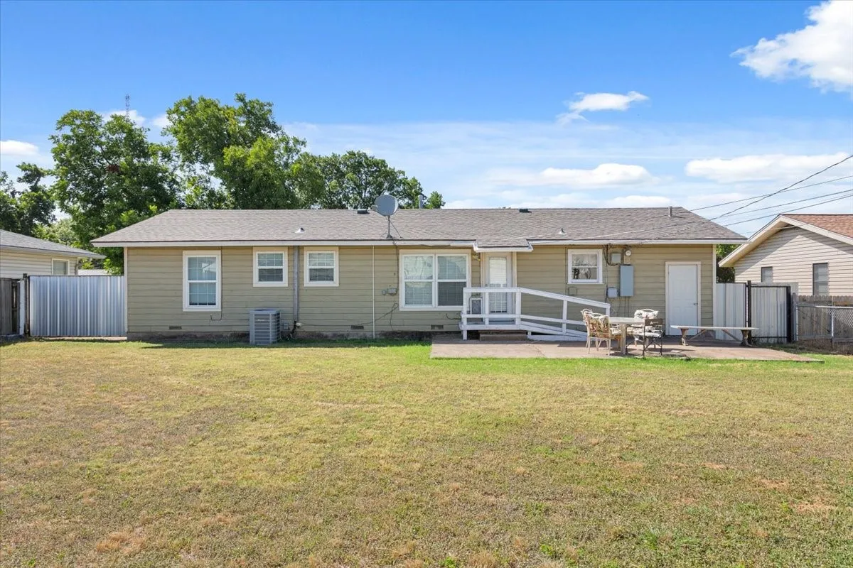 Single Family Residence For Sale in Mc Lennan County , 4617 Colonial Avenue, Waco, Texas 76710, 3 Bedroom, 2 Bathroom, 1 Garage spaces, 1,286 Sqft, built in 1960, mls#21345031, Real Estate Agent in Waco, Homes For Sale in Mc Lennan county, Homes For Sale in Waco, Realtor in Waco Texas, Real Estate Brokerage Independent Realty Texas, Luminita Cordes Realtor