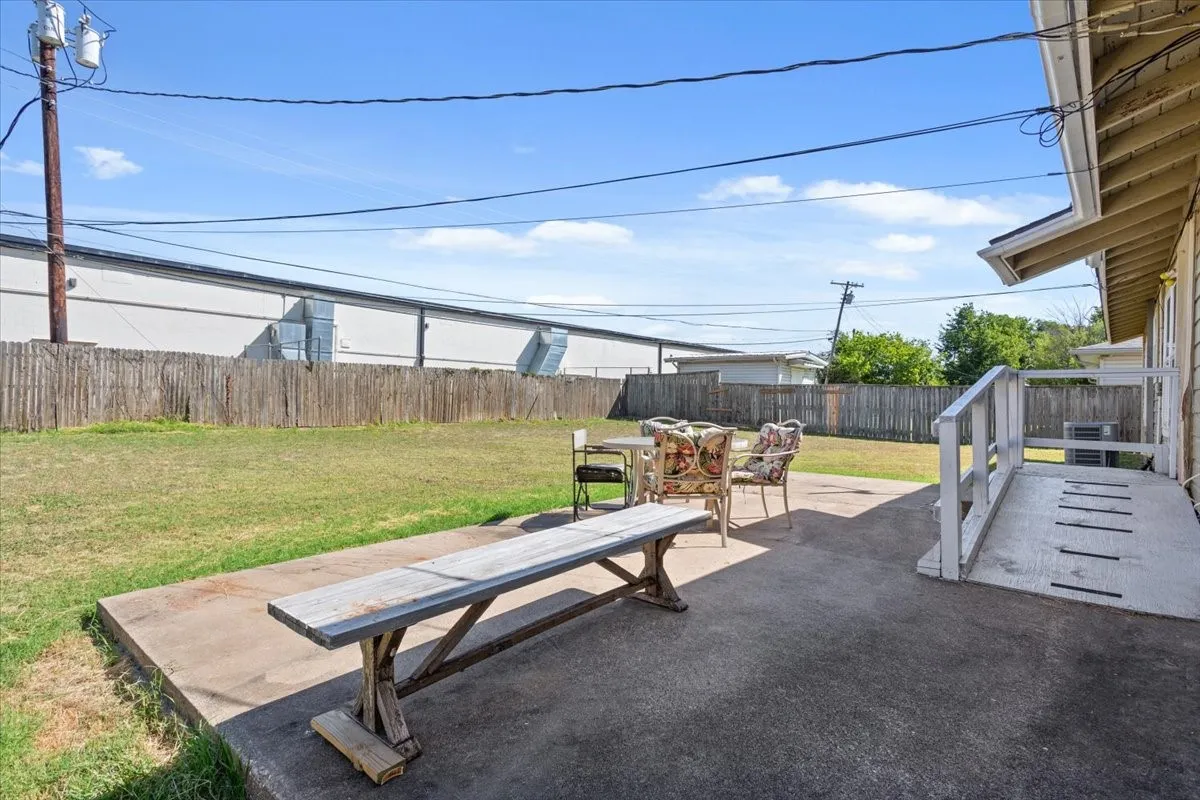 Single Family Residence For Sale in Mc Lennan County , 4617 Colonial Avenue, Waco, Texas 76710, 3 Bedroom, 2 Bathroom, 1 Garage spaces, 1,286 Sqft, built in 1960, mls#21345031, Real Estate Agent in Waco, Homes For Sale in Mc Lennan county, Homes For Sale in Waco, Realtor in Waco Texas, Real Estate Brokerage Independent Realty Texas, Luminita Cordes Realtor