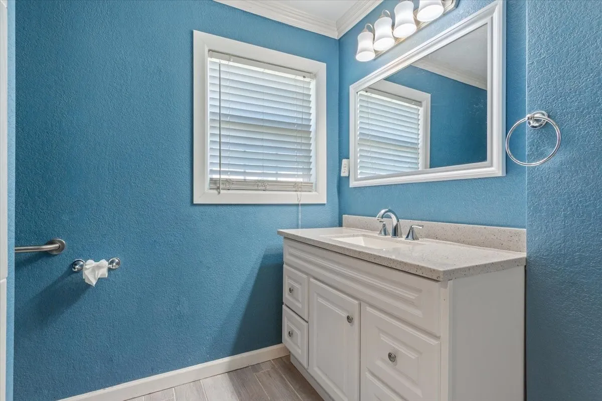 Single Family Residence For Sale in Mc Lennan County , 4617 Colonial Avenue, Waco, Texas 76710, 3 Bedroom, 2 Bathroom, 1 Garage spaces, 1,286 Sqft, built in 1960, mls#21345031, Real Estate Agent in Waco, Homes For Sale in Mc Lennan county, Homes For Sale in Waco, Realtor in Waco Texas, Real Estate Brokerage Independent Realty Texas, Luminita Cordes Realtor