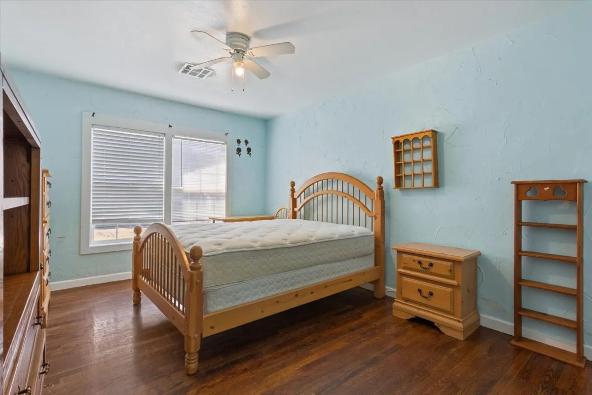Single Family Residence For Sale in Mc Lennan County , 4617 Colonial Avenue, Waco, Texas 76710, 3 Bedroom, 2 Bathroom, 1 Garage spaces, 1,286 Sqft, built in 1960, mls#21345031, Real Estate Agent in Waco, Homes For Sale in Mc Lennan county, Homes For Sale in Waco, Realtor in Waco Texas, Real Estate Brokerage Independent Realty Texas, Luminita Cordes Realtor