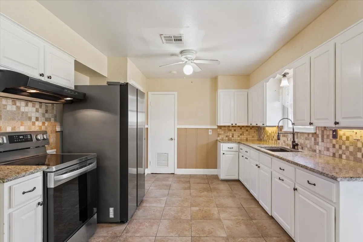 Single Family Residence For Sale in Mc Lennan County , 4617 Colonial Avenue, Waco, Texas 76710, 3 Bedroom, 2 Bathroom, 1 Garage spaces, 1,286 Sqft, built in 1960, mls#21345031, Real Estate Agent in Waco, Homes For Sale in Mc Lennan county, Homes For Sale in Waco, Realtor in Waco Texas, Real Estate Brokerage Independent Realty Texas, Luminita Cordes Realtor