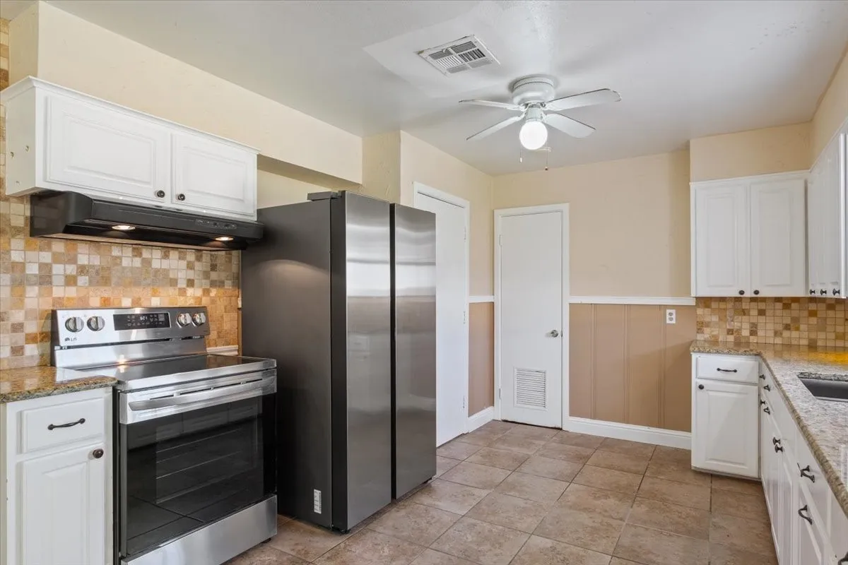 Single Family Residence For Sale in Mc Lennan County , 4617 Colonial Avenue, Waco, Texas 76710, 3 Bedroom, 2 Bathroom, 1 Garage spaces, 1,286 Sqft, built in 1960, mls#21345031, Real Estate Agent in Waco, Homes For Sale in Mc Lennan county, Homes For Sale in Waco, Realtor in Waco Texas, Real Estate Brokerage Independent Realty Texas, Luminita Cordes Realtor