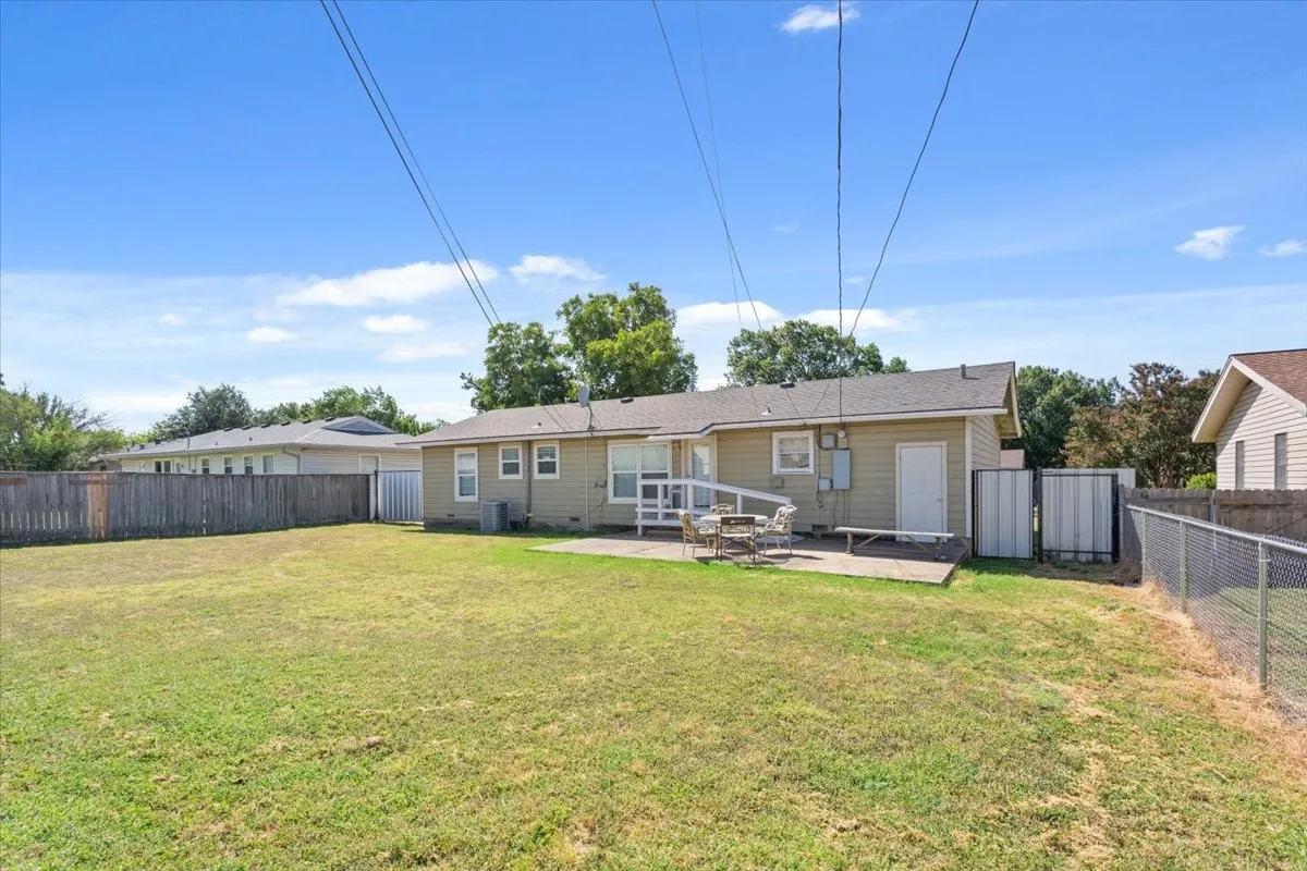 Single Family Residence For Sale in Mc Lennan County , 4617 Colonial Avenue, Waco, Texas 76710, 3 Bedroom, 2 Bathroom, 1 Garage spaces, 1,286 Sqft, built in 1960, mls#21345031, Real Estate Agent in Waco, Homes For Sale in Mc Lennan county, Homes For Sale in Waco, Realtor in Waco Texas, Real Estate Brokerage Independent Realty Texas, Luminita Cordes Realtor