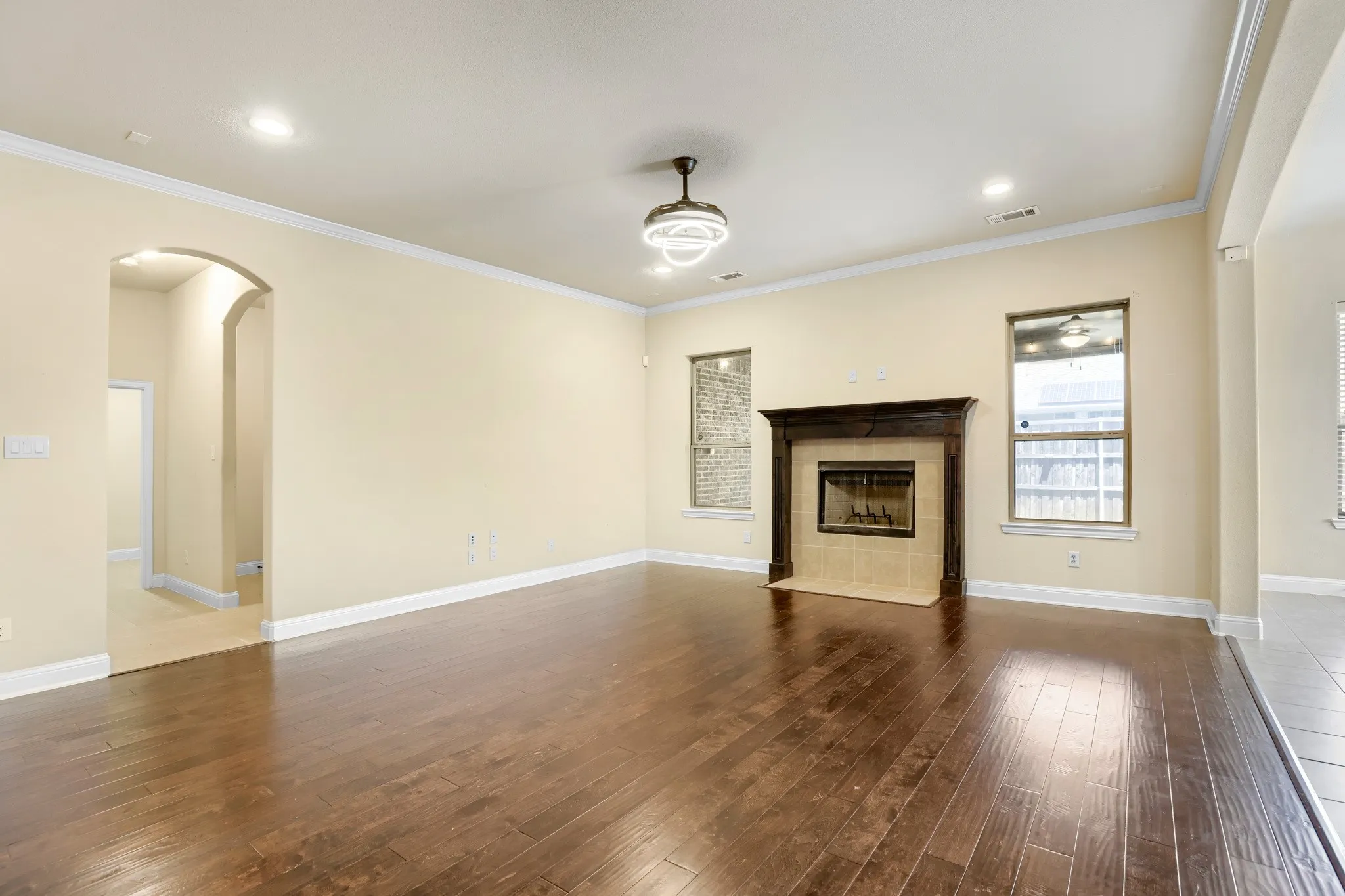 Single Family Residence For Sale in Ellis County , 123 White Oak Lane, Red Oak, Texas 75154, 5 Bedroom, 3 Bathroom, 2 Garage spaces, 3,230 Sqft, built in 2016, mls#21330881, Real Estate Agent in Red Oak, Homes For Sale in Ellis county, Homes For Sale in Red Oak, Realtor in Red Oak Texas, Real Estate Brokerage Independent Realty Texas, Luminita Cordes Realtor